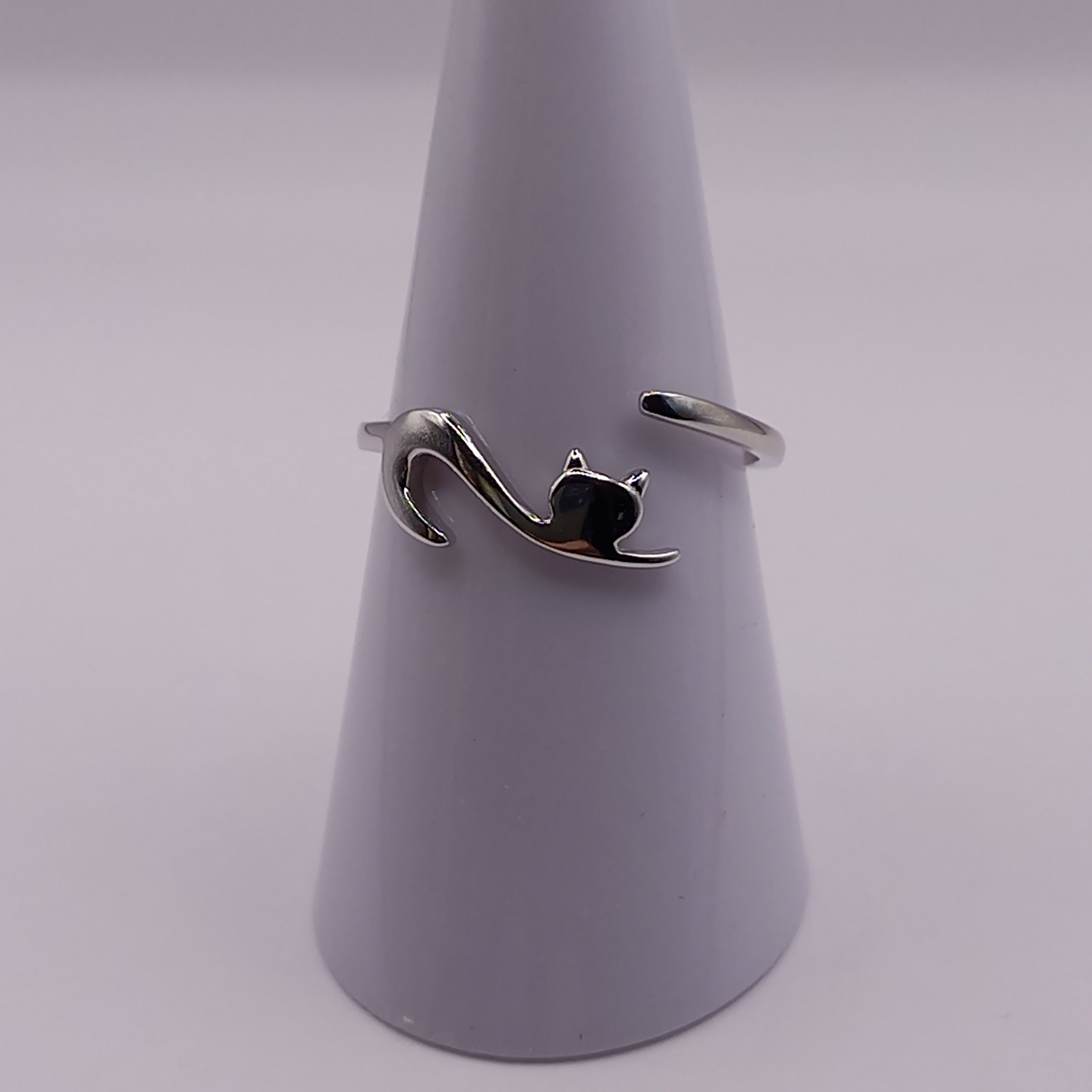 Anillo Ajustable de plata 925  Gato cola larga.
