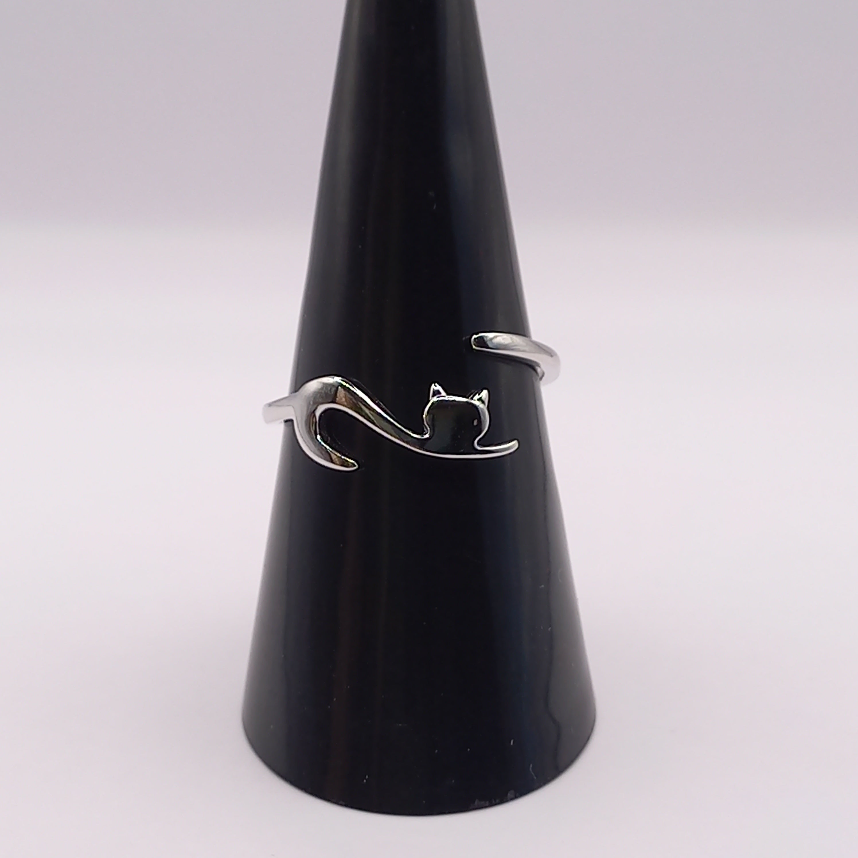 Anillo Ajustable de plata 925  Gato cola larga.