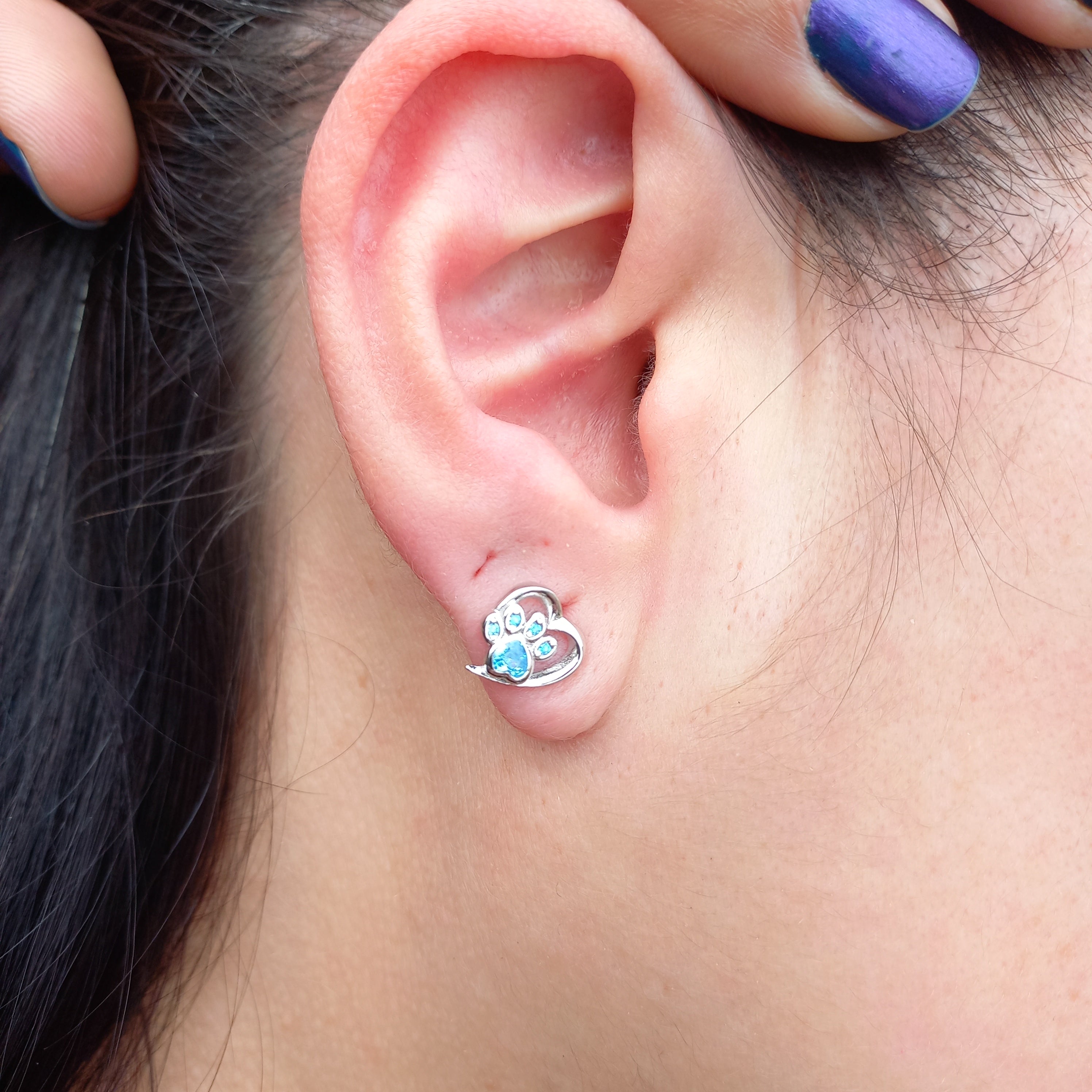 Aros con Forma de Patitas Celeste de Plata.