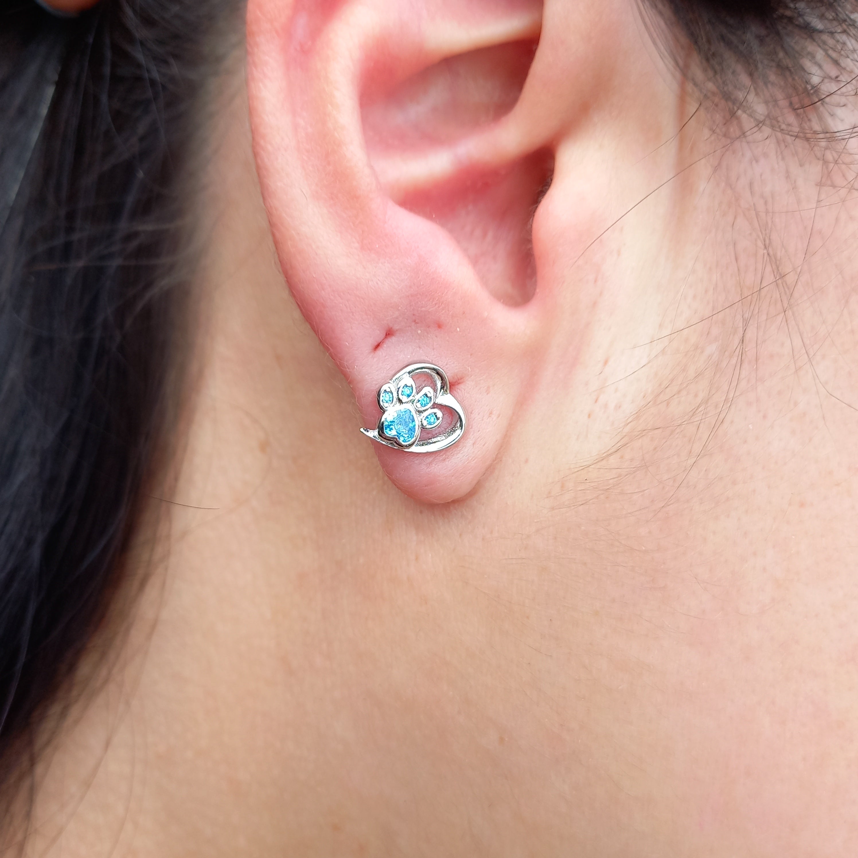 Aros con Forma de Patitas Celeste de Plata.