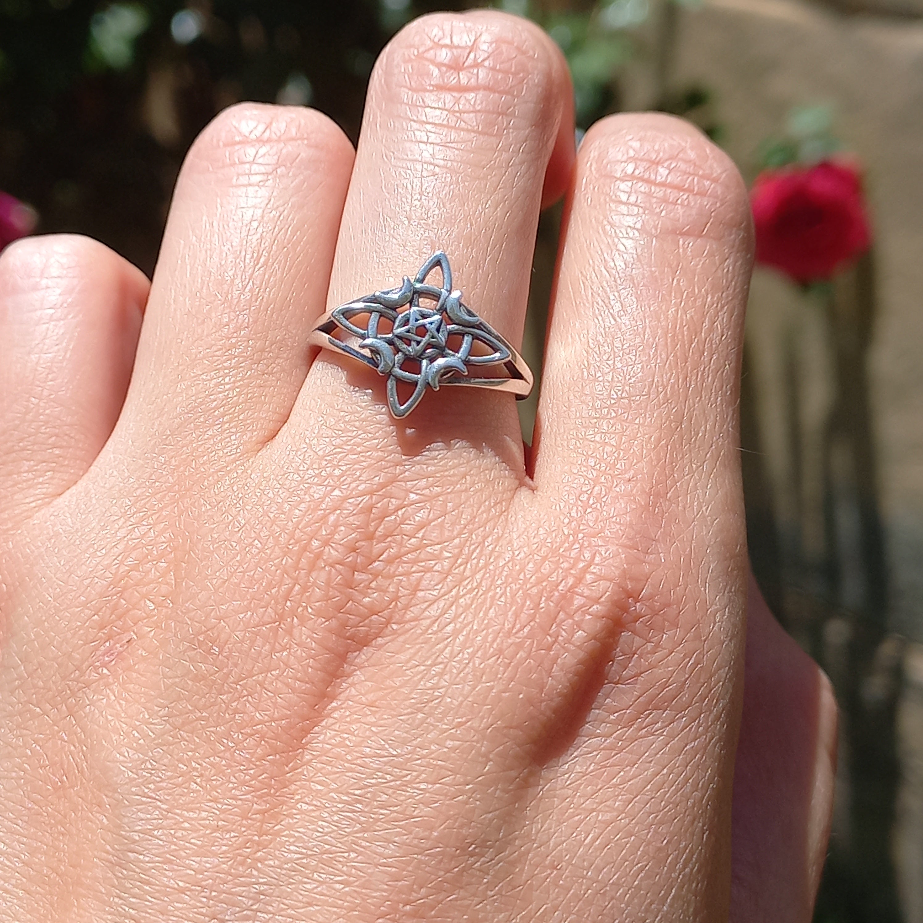 Anillo Ajustable Nudo de Bruja de Plata.