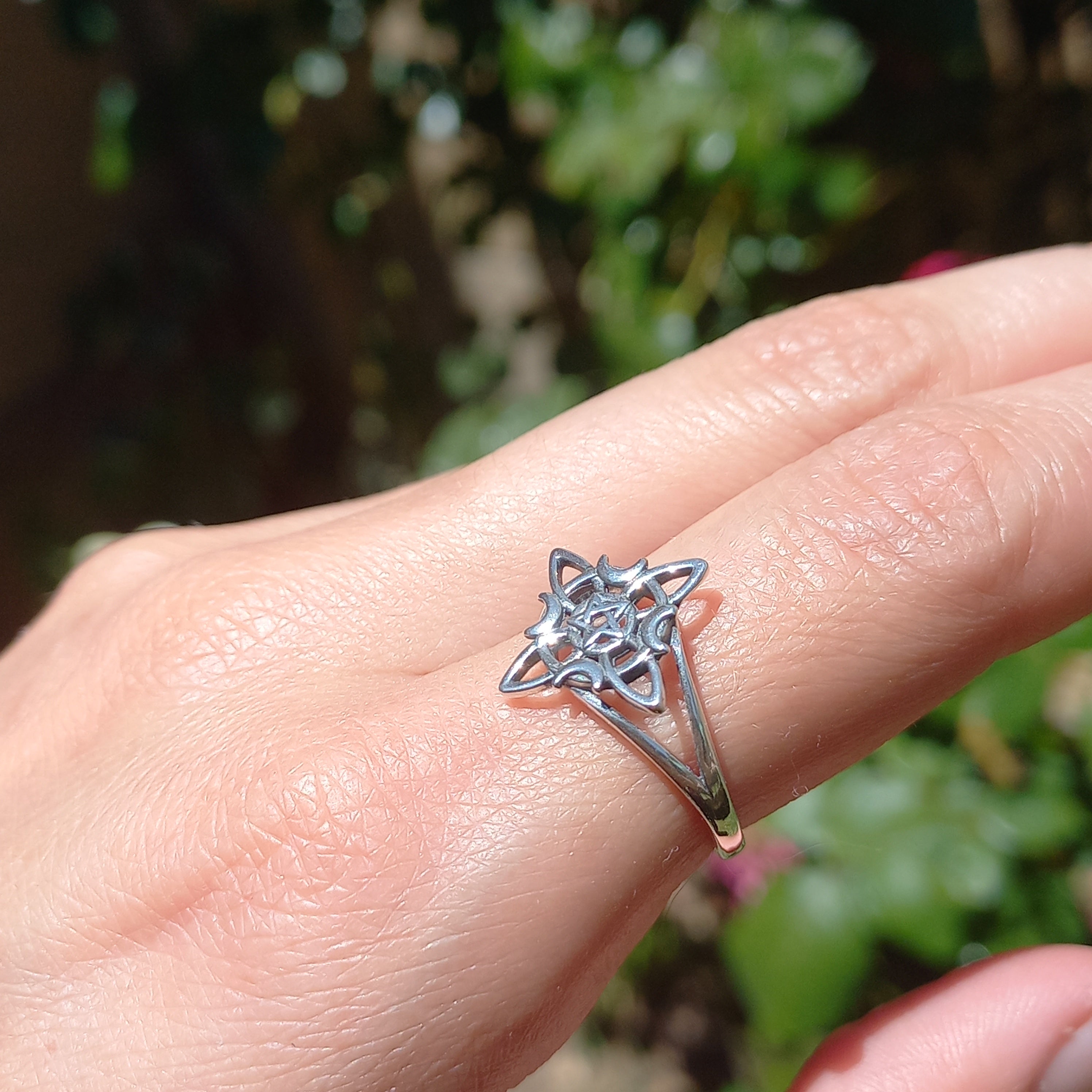 Anillo Ajustable Nudo de Bruja de Plata.