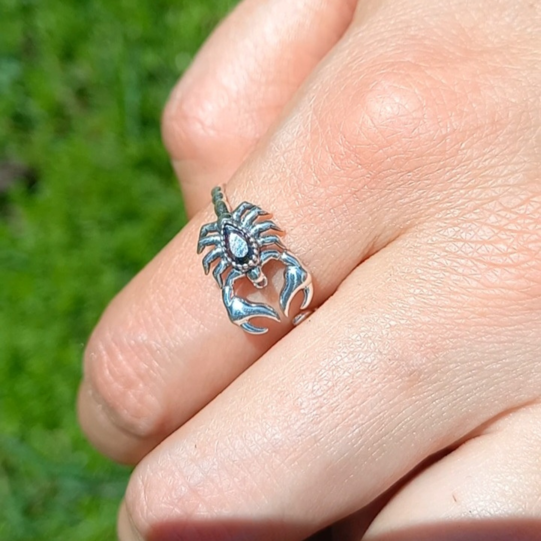 Anillo Ajustable de Escorpión de Plata.