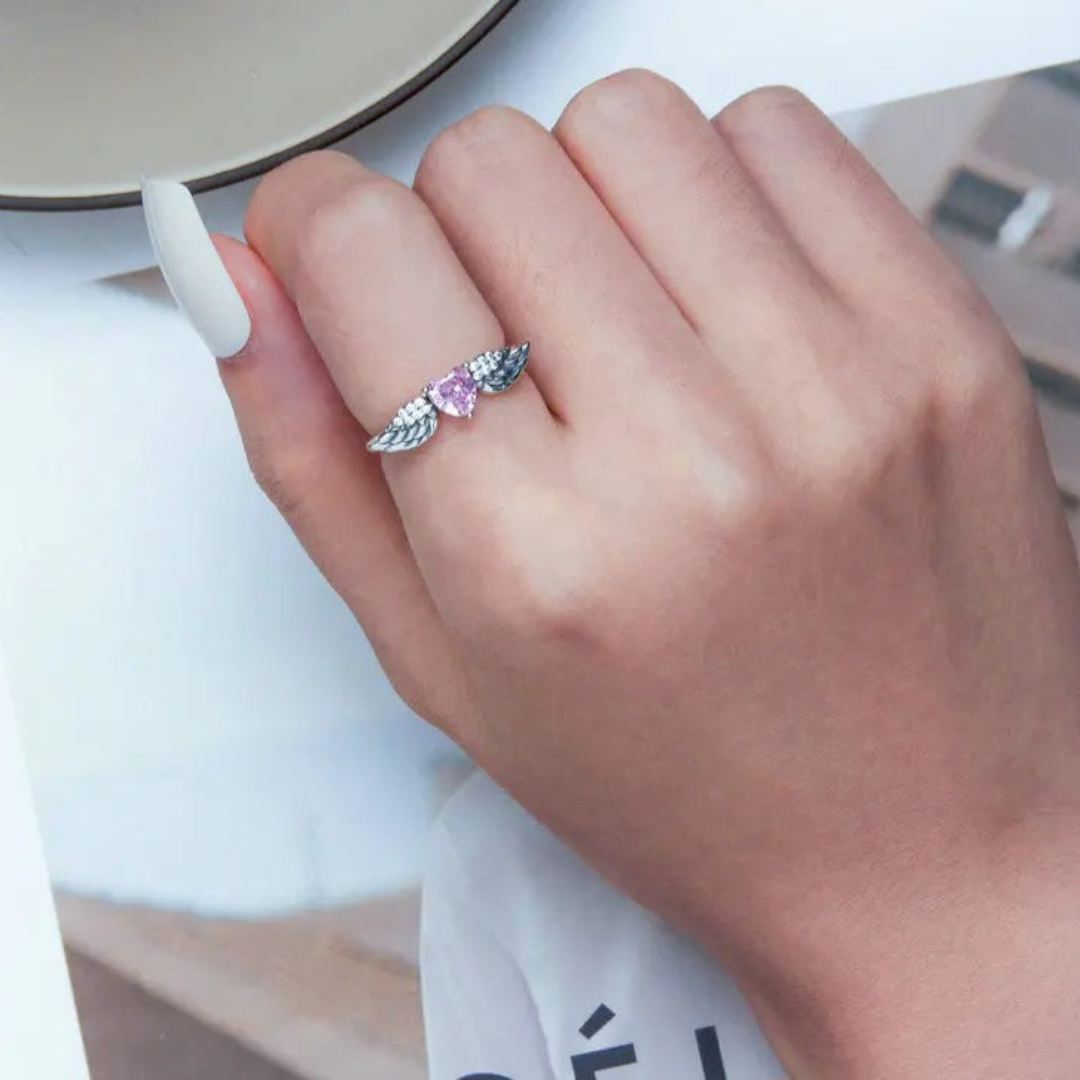 Anillo Forma de Corazón con Alas de Plata.