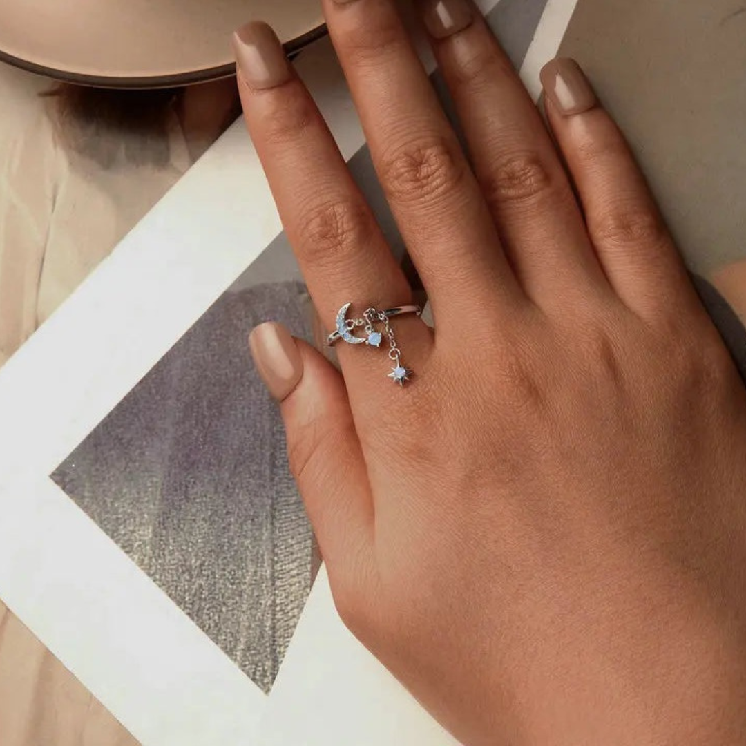 Anillo Ajustable De Plata Con Circón Diseño De Luna Y Estrella.