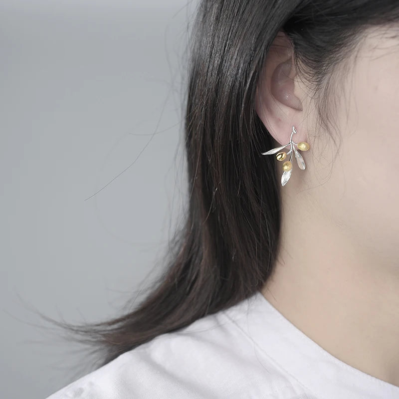 Aros Con Diseño Hojas Y Frutos de Olivo De Plata.