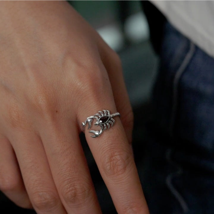 Anillo Ajustable de Escorpión de Plata.