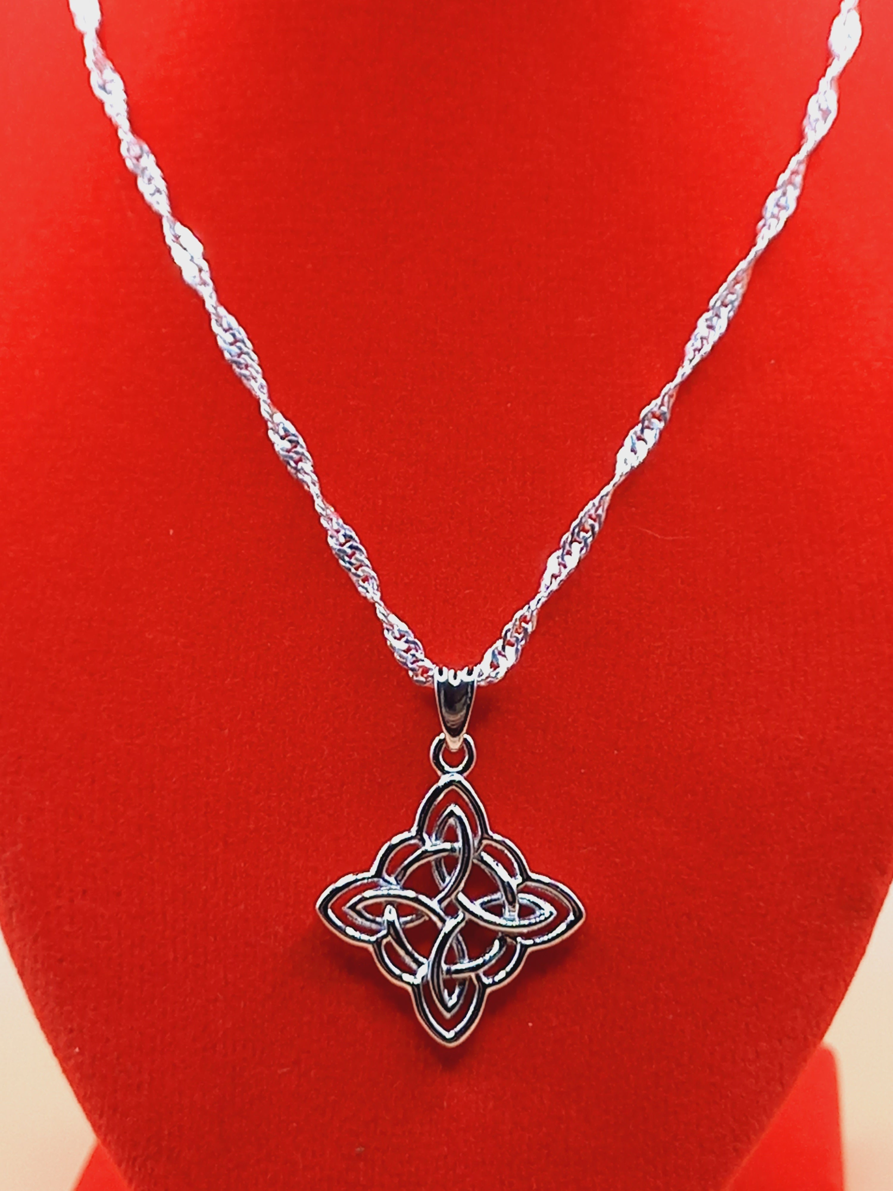 Colgante Nudo de Brujas con Cadena de Plata 50 cm.