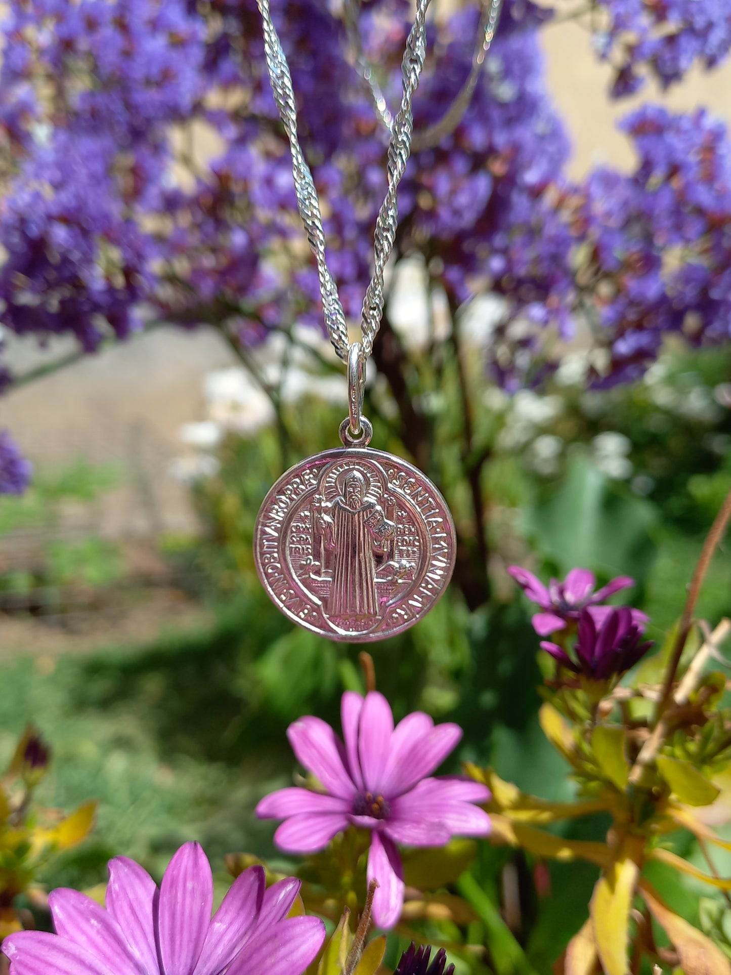 San Benito Medalla con Cadena de Plata 925.