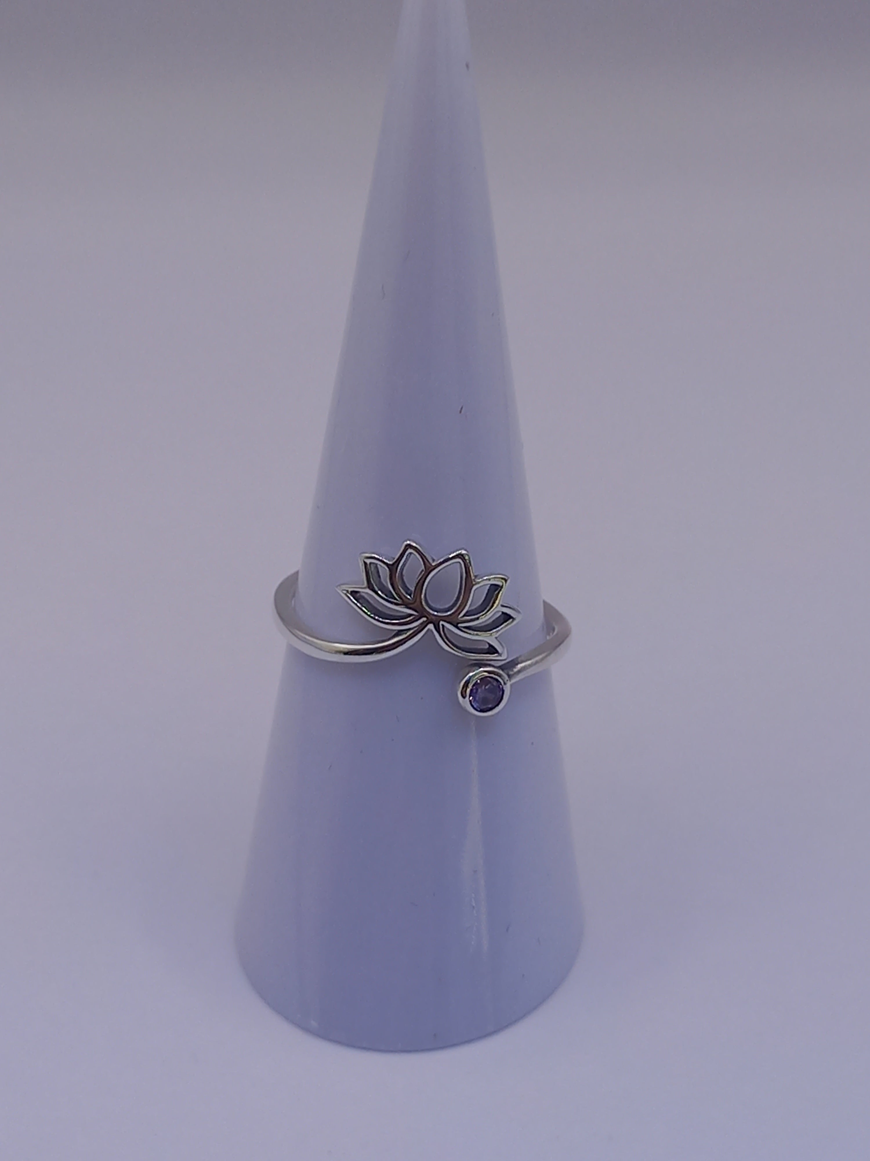 Anillo Flor de Loto Ajustable de Plata.