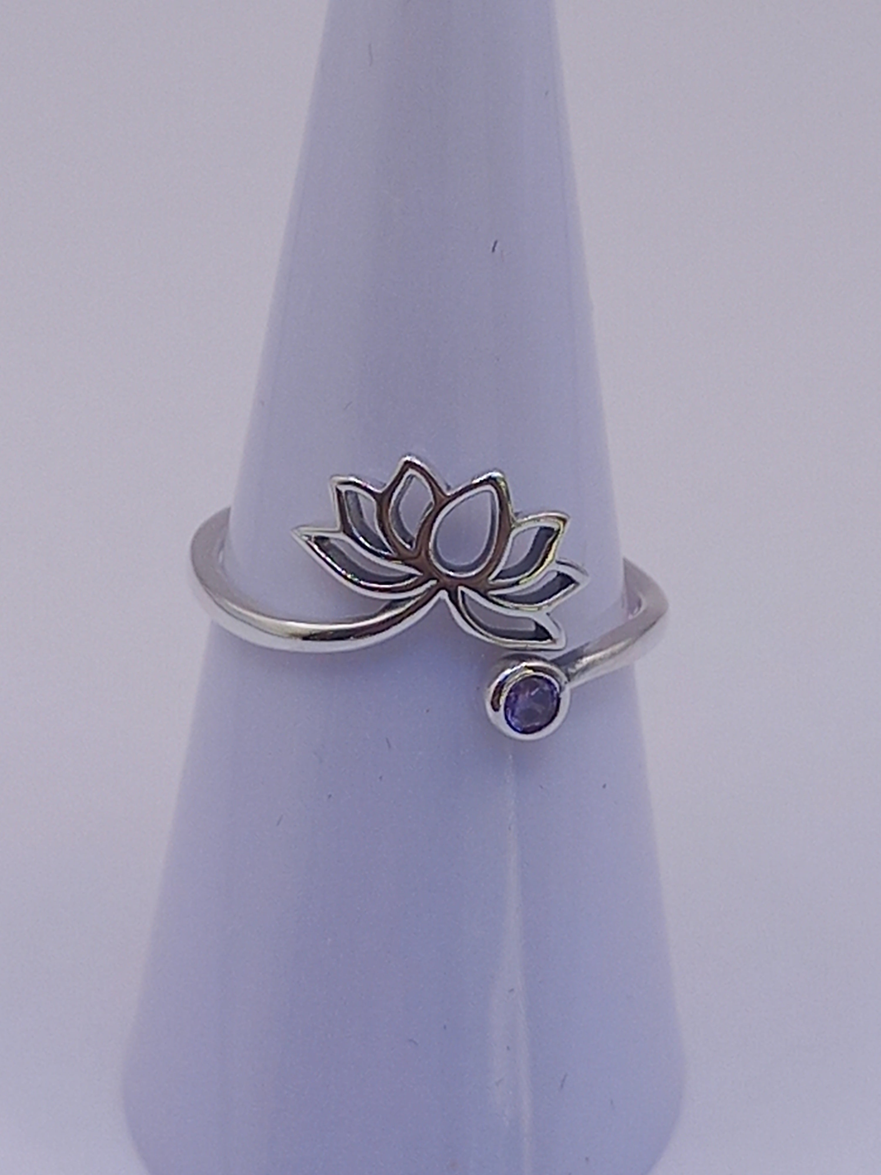 Anillo Flor de Loto Ajustable de Plata.