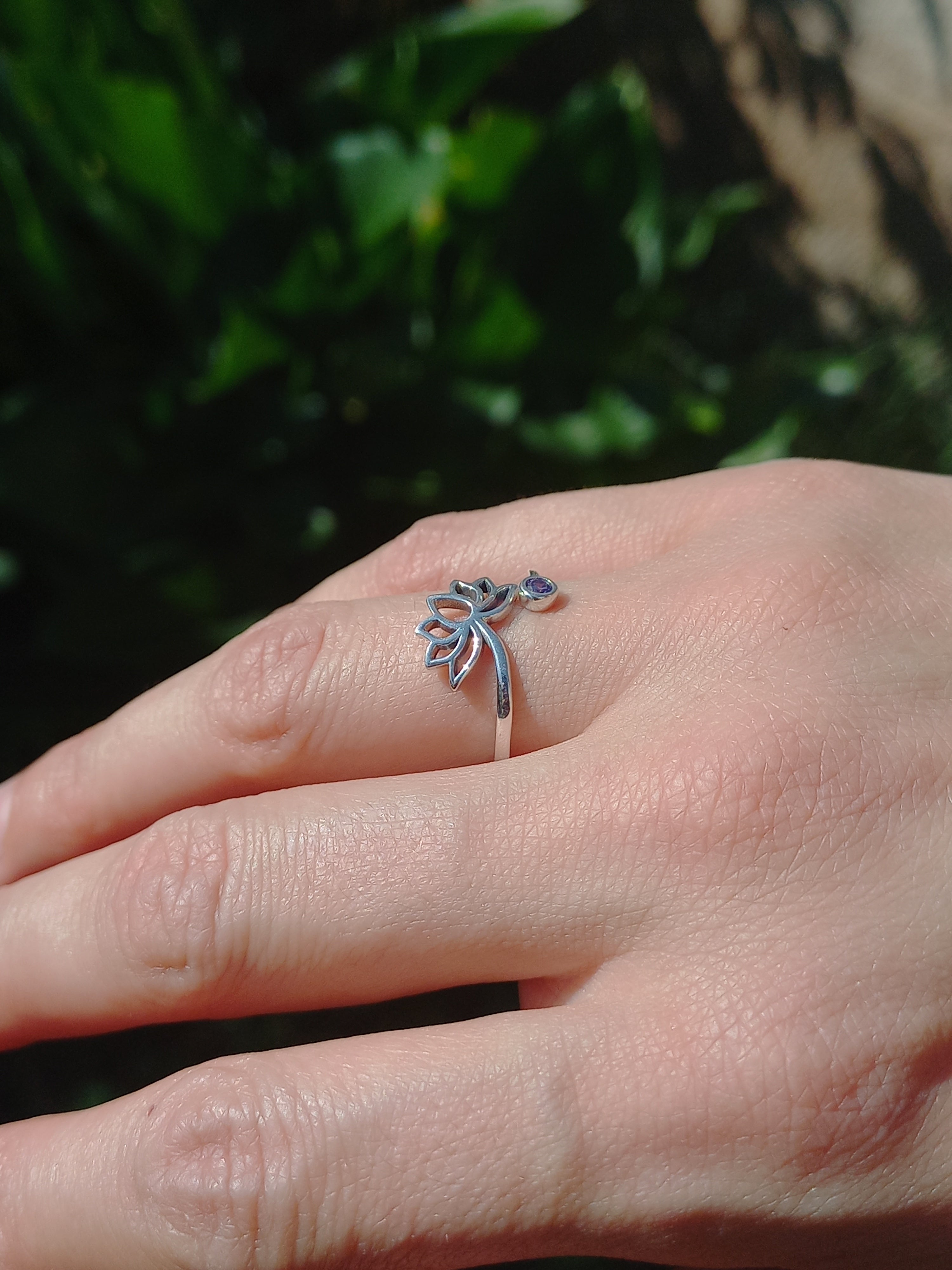 Anillo Flor de Loto Ajustable de Plata.