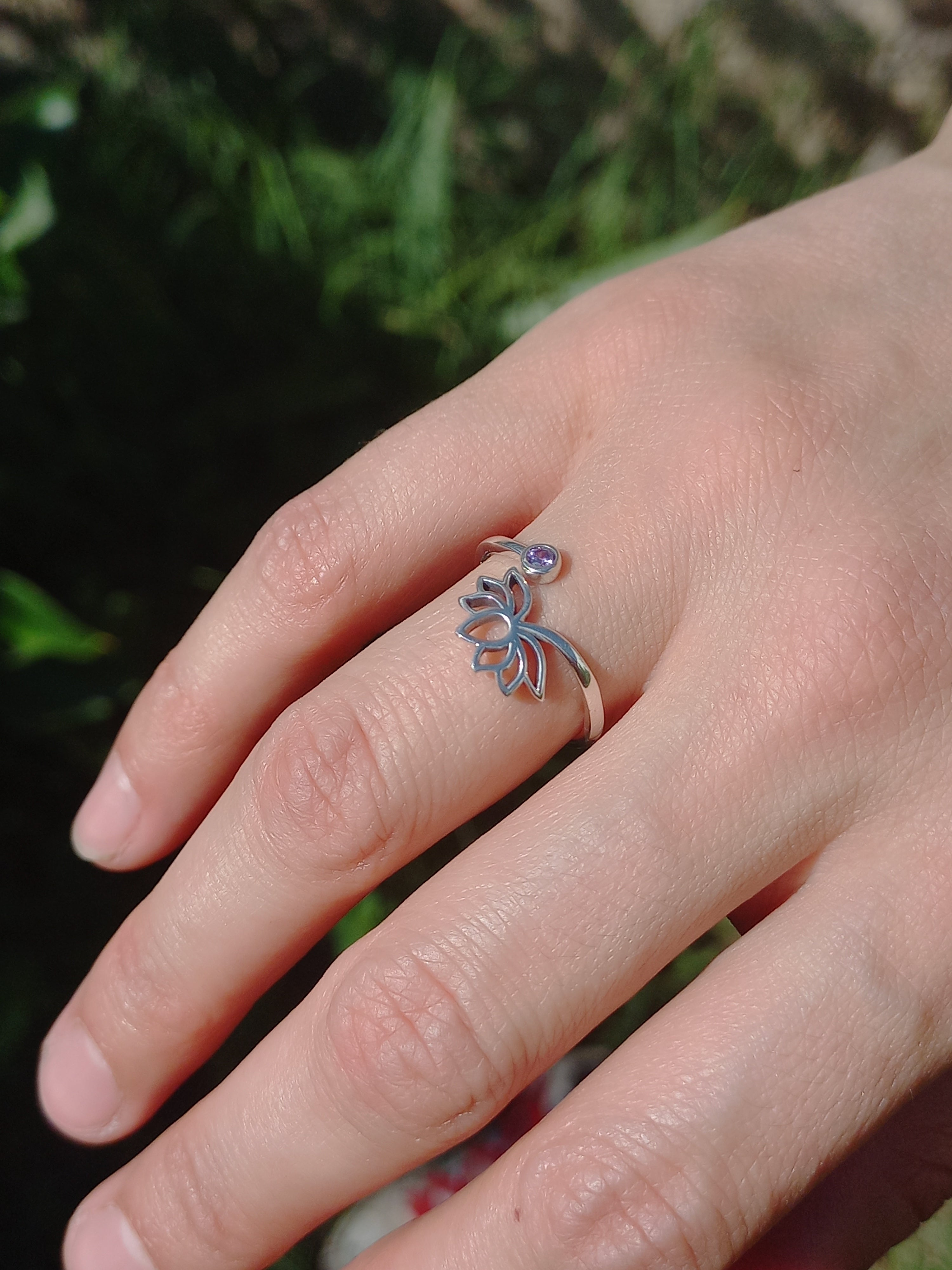 Anillo Flor de Loto Ajustable de Plata.