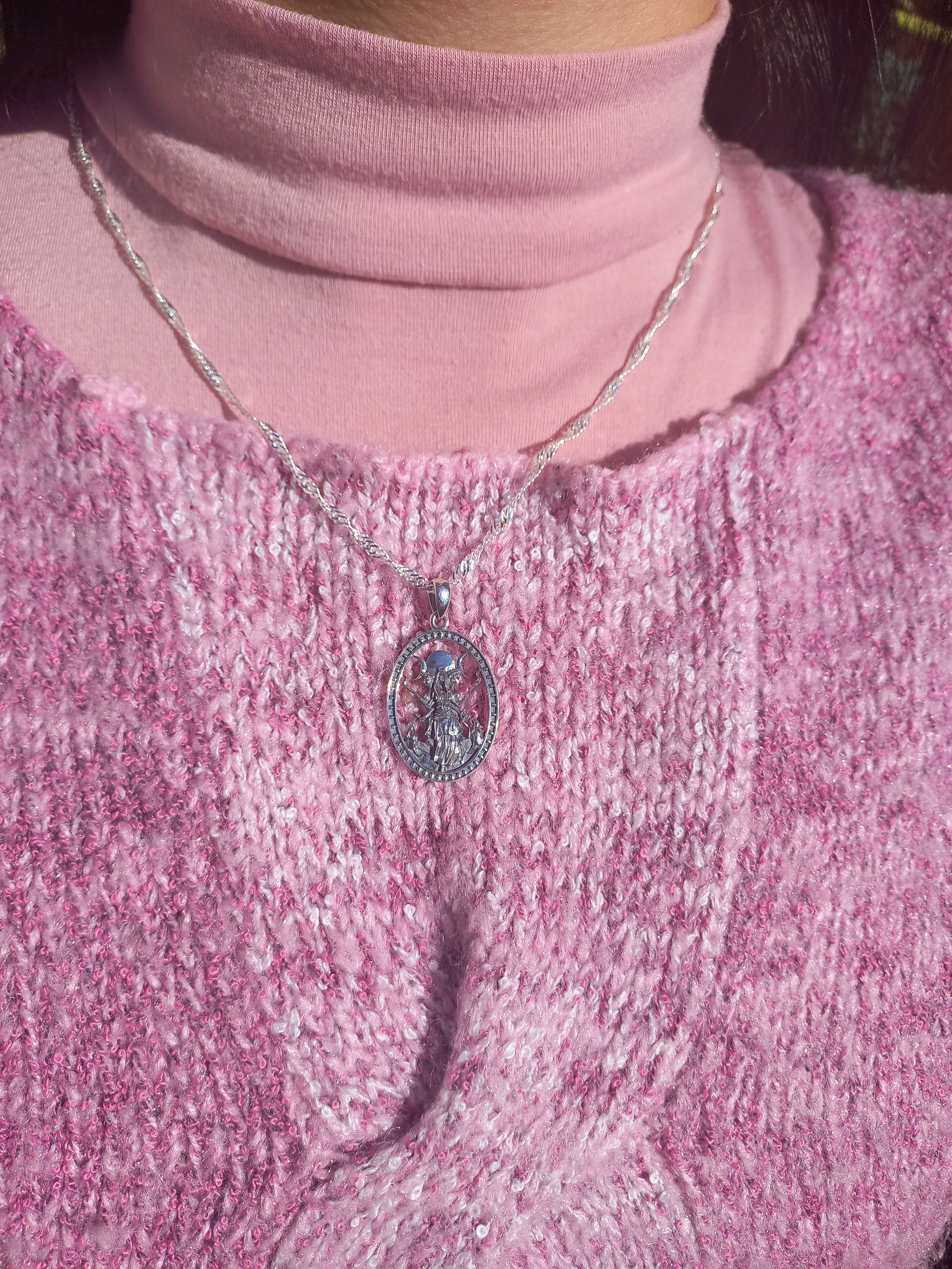 Colgante Triple Diosa con Cadena de Plata de 50 cm.