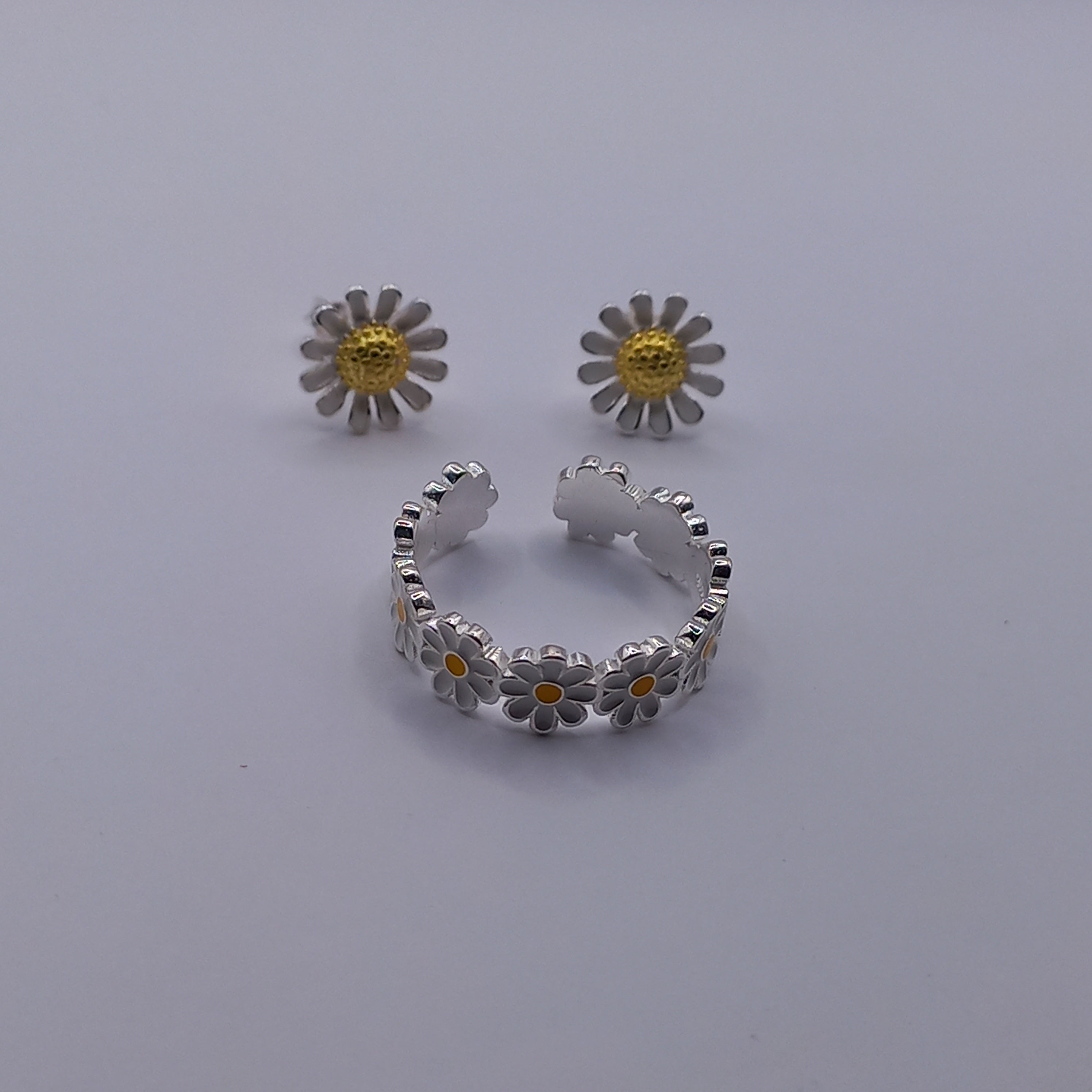 Conjunto Anillo Ajustable + Aros de Margaritas de Plata.