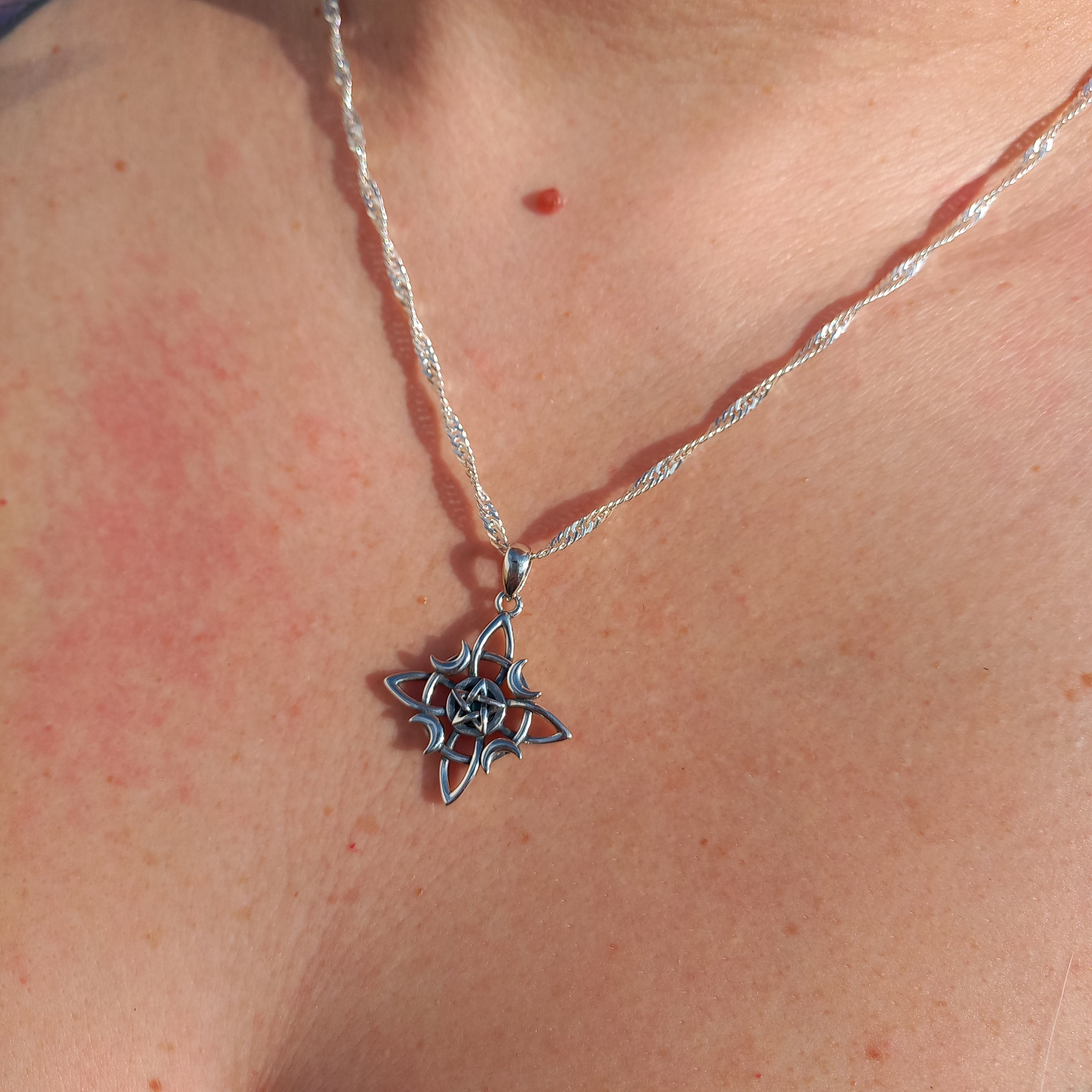 Colgante Nudo de Bruja Pentaculo y Abulón con Cadena de Plata 50 cm.