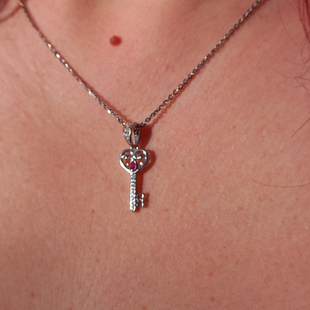 Colgante Llave de la Felicidad con Cadena de Plata 45 cm.