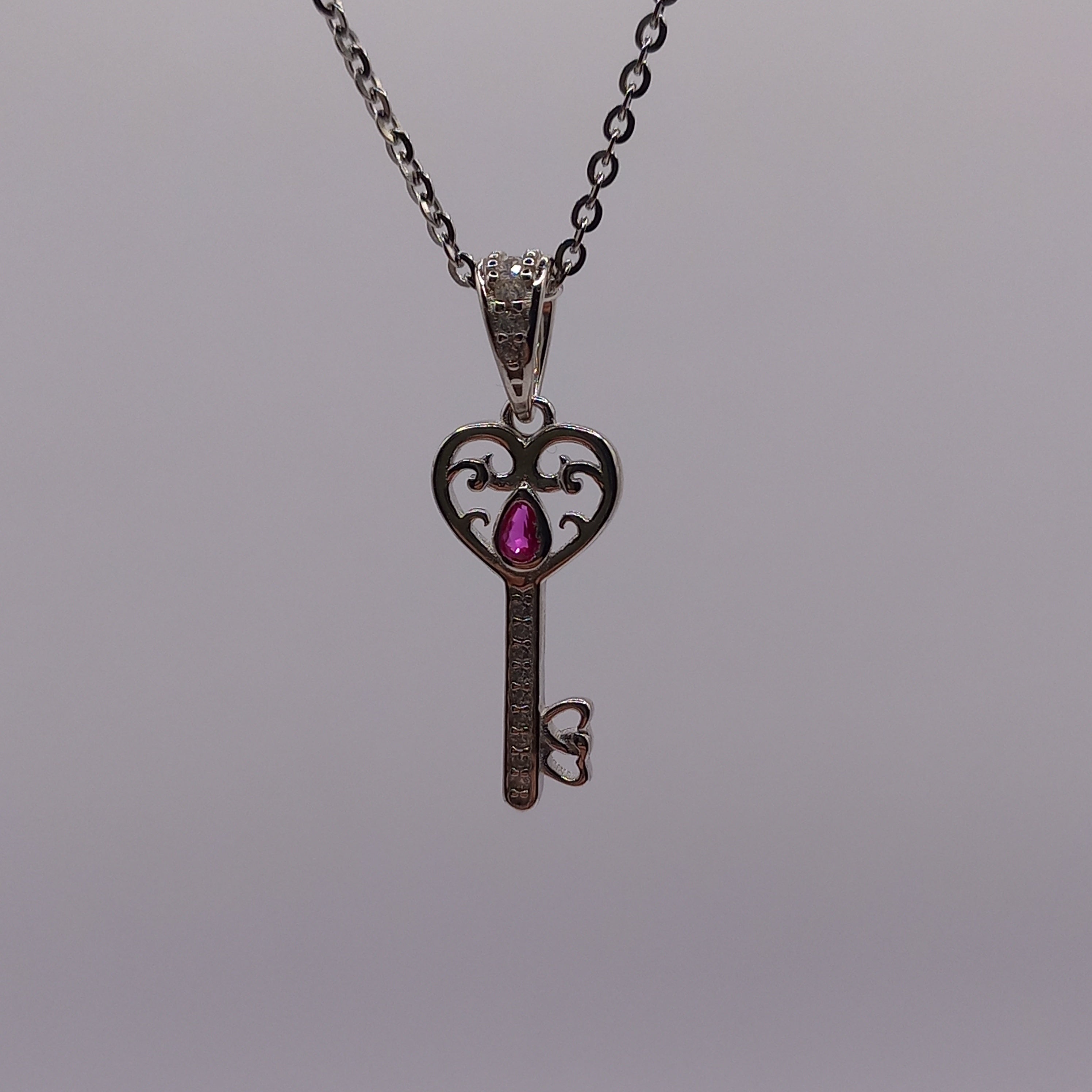 Colgante Llave de la Felicidad con Cadena de Plata 45 cm.