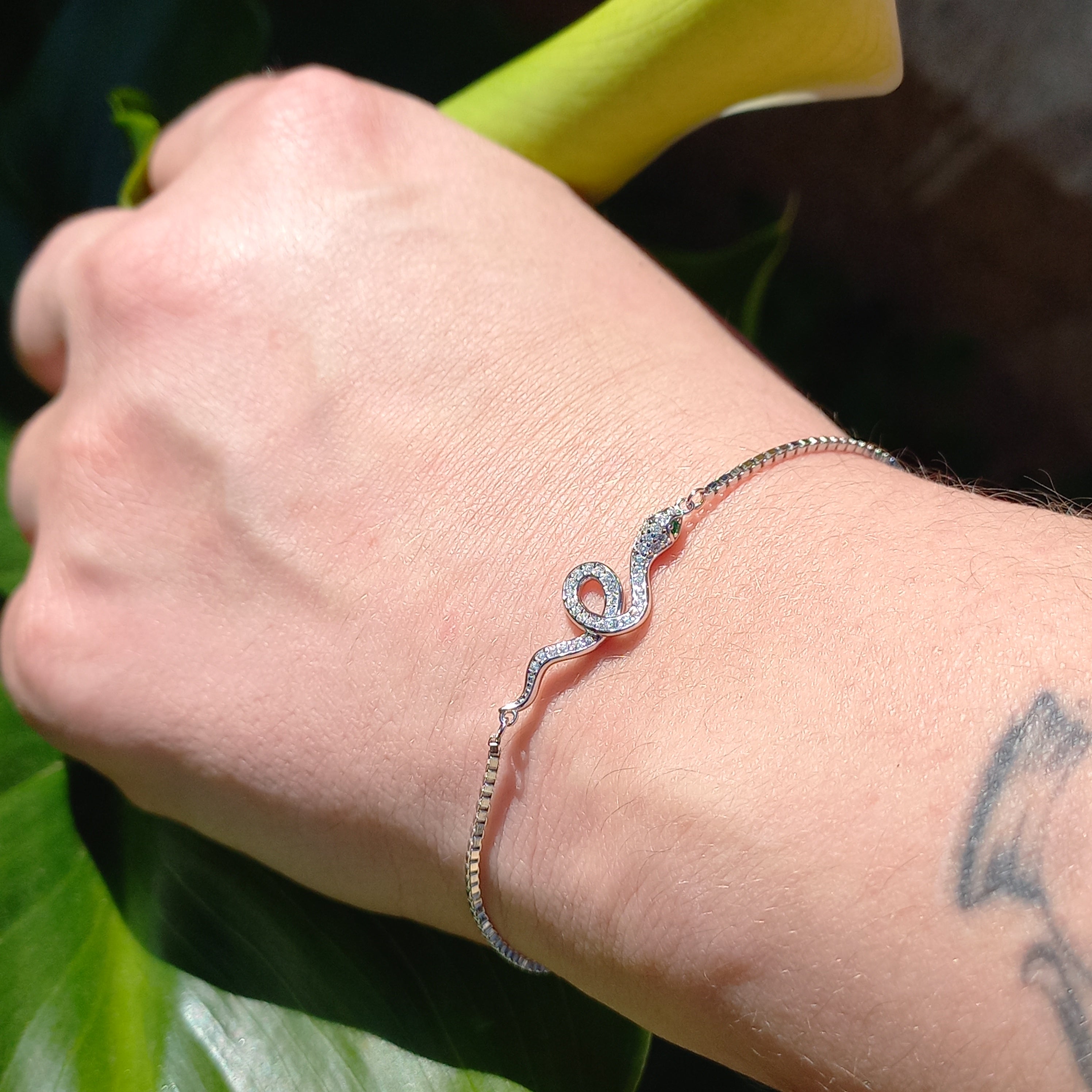 Pulsera de Serpiente Ajustable de Plata.