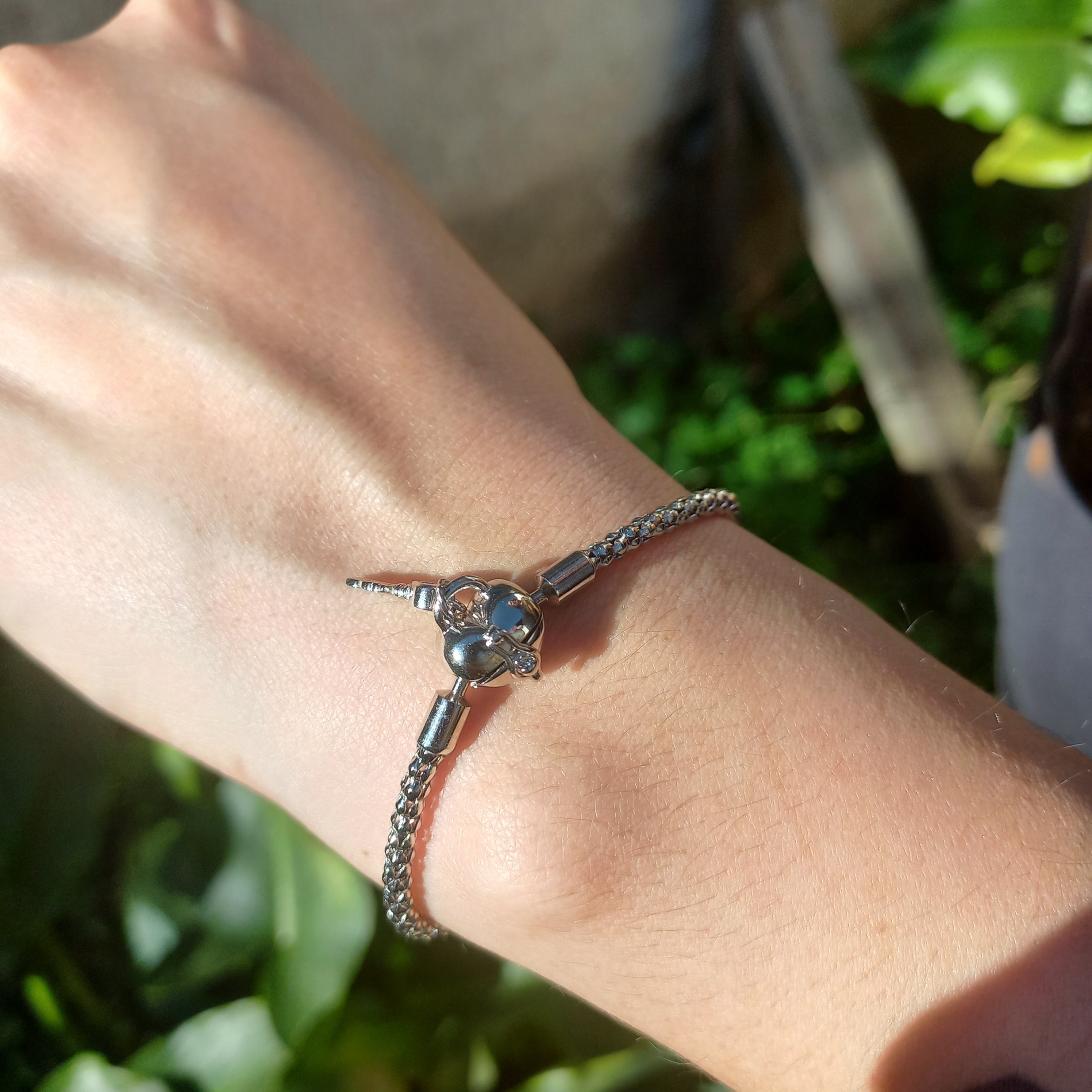Pulsera Corazón con cierre de Llave Plata.