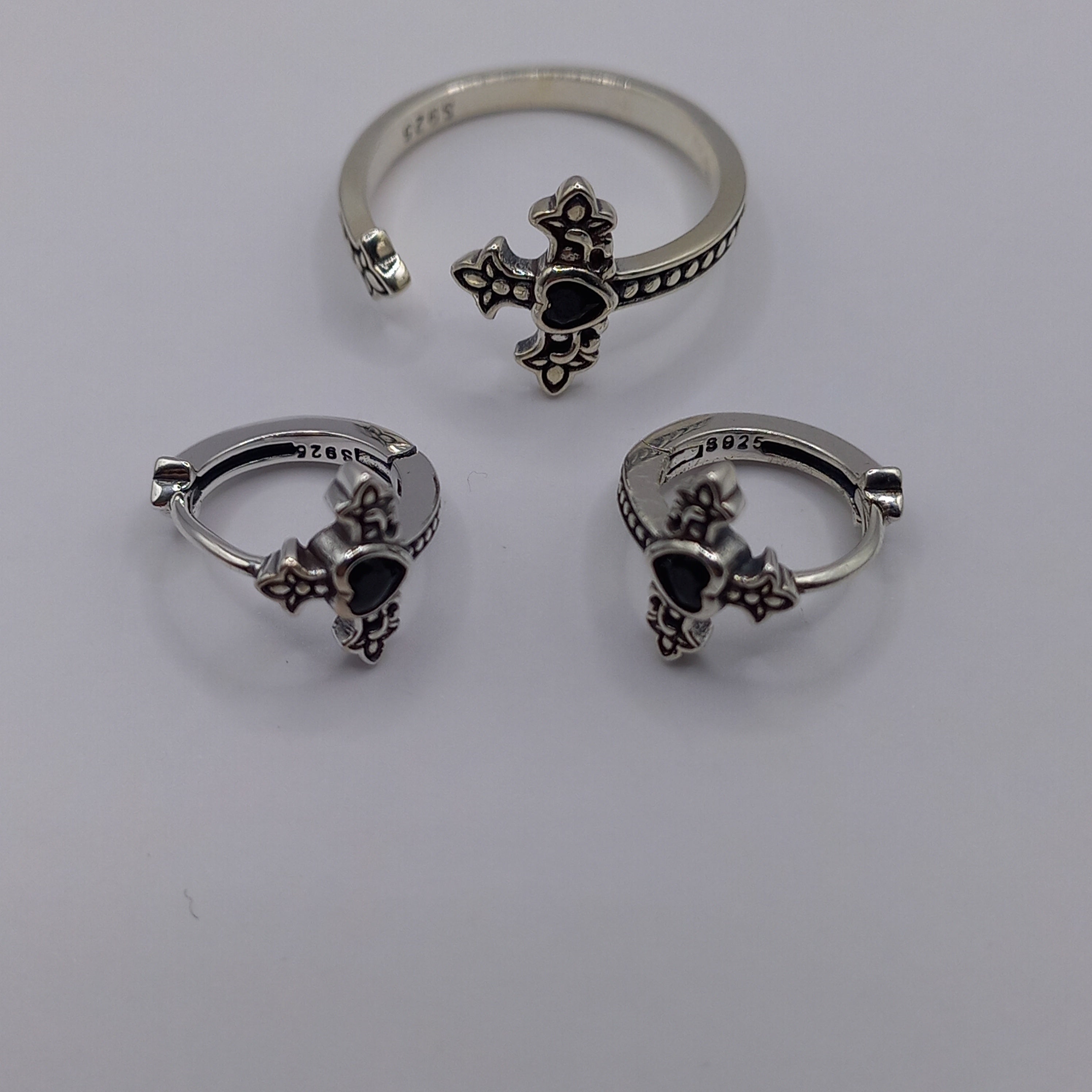 Conjunto Anillo Ajustable + Aros de Cruz Corazón con Circonita. Plata 925.