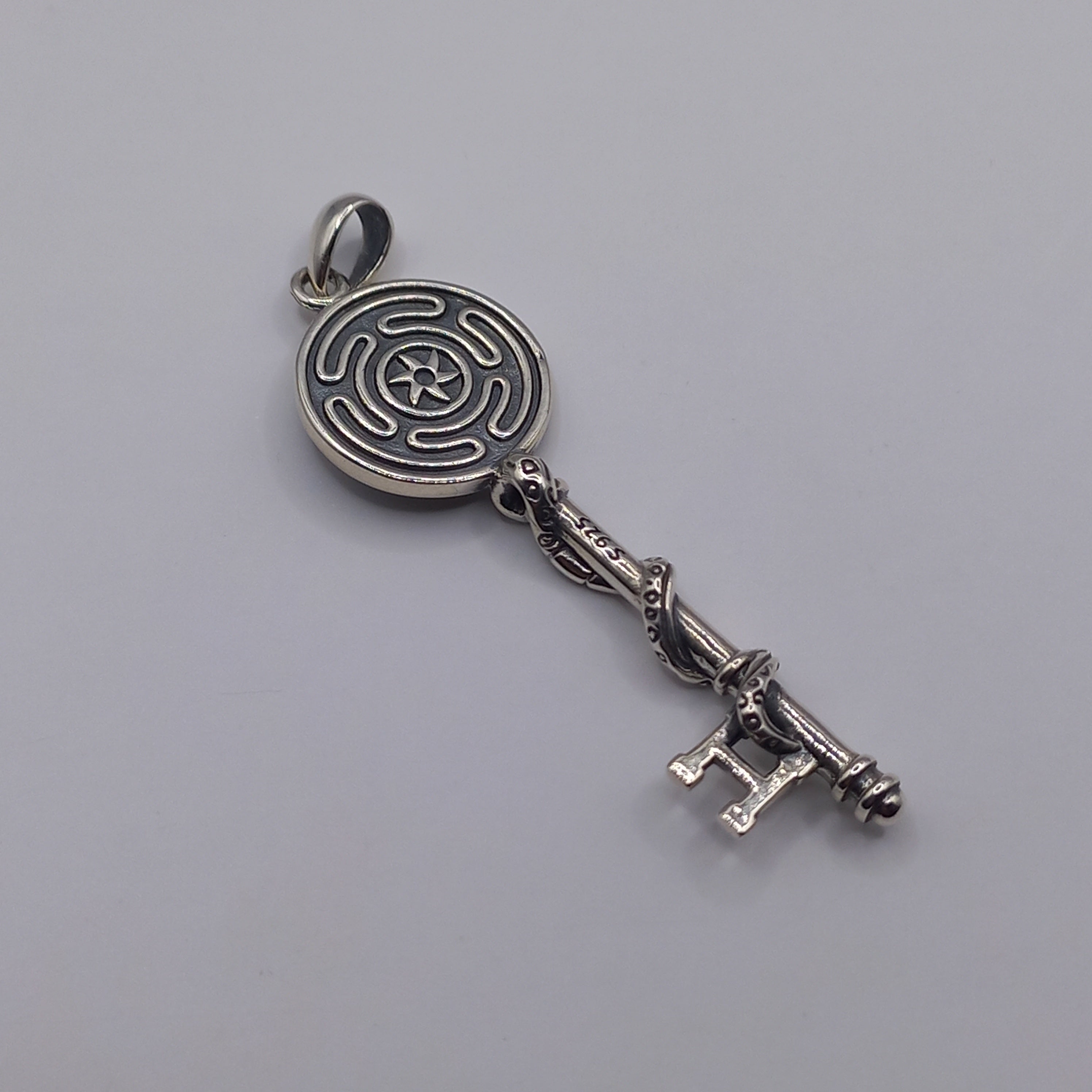 Llave de Hecate con Cadena de Plata 50 cm.