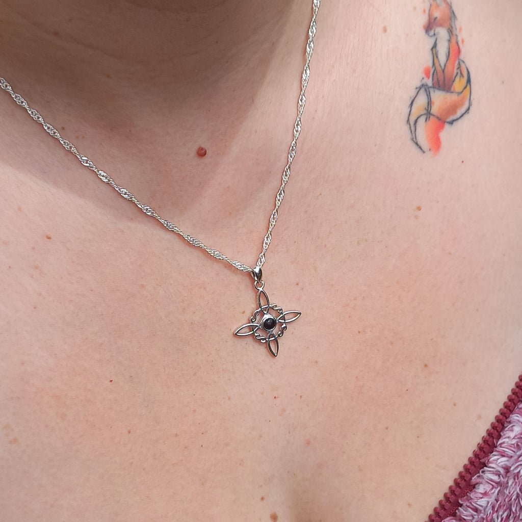 Colgante Nudo de Bruja con Cadena de Plata 50 cm. y Obsidiana.