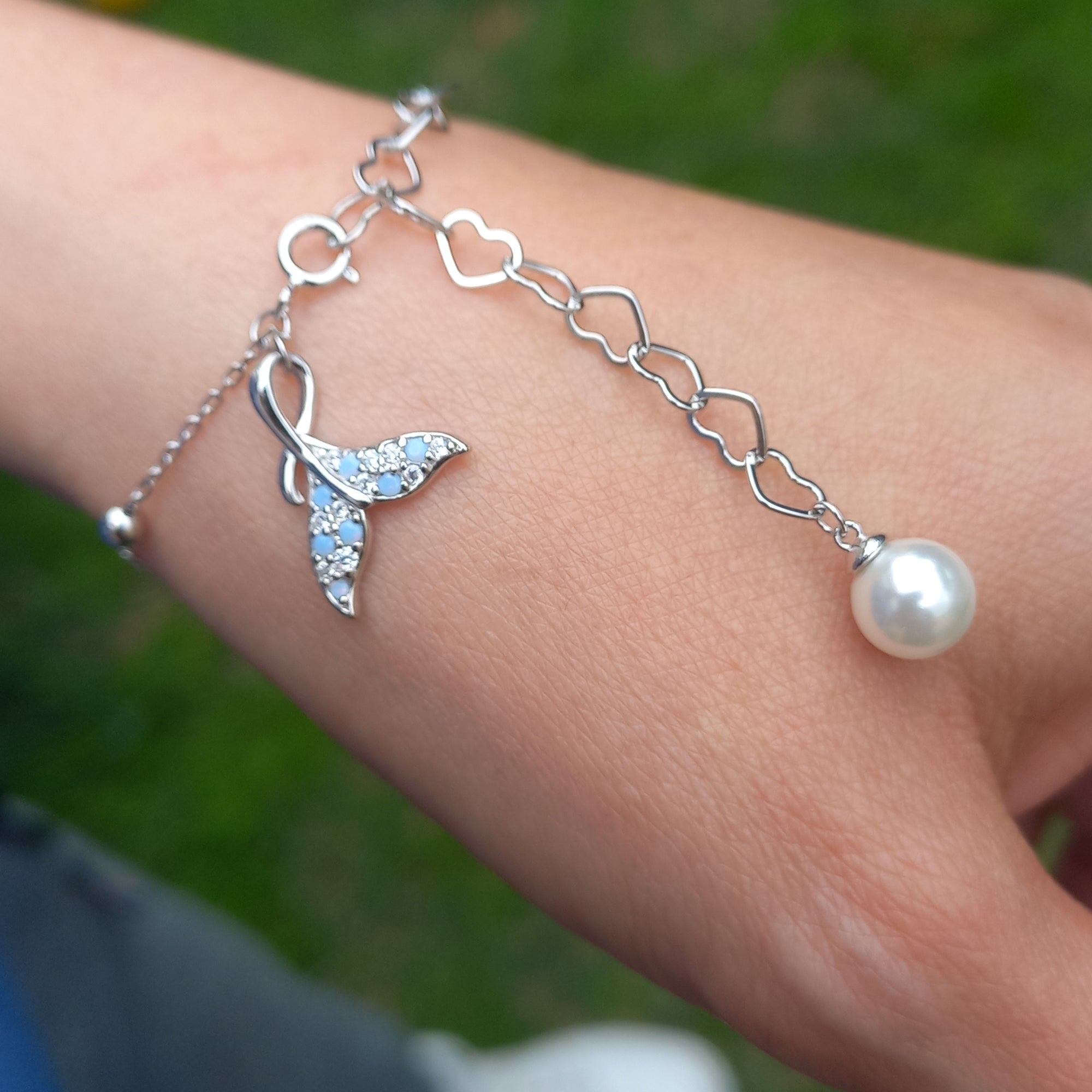 Pulsera Corazones con Cola de Ballena de Plata.