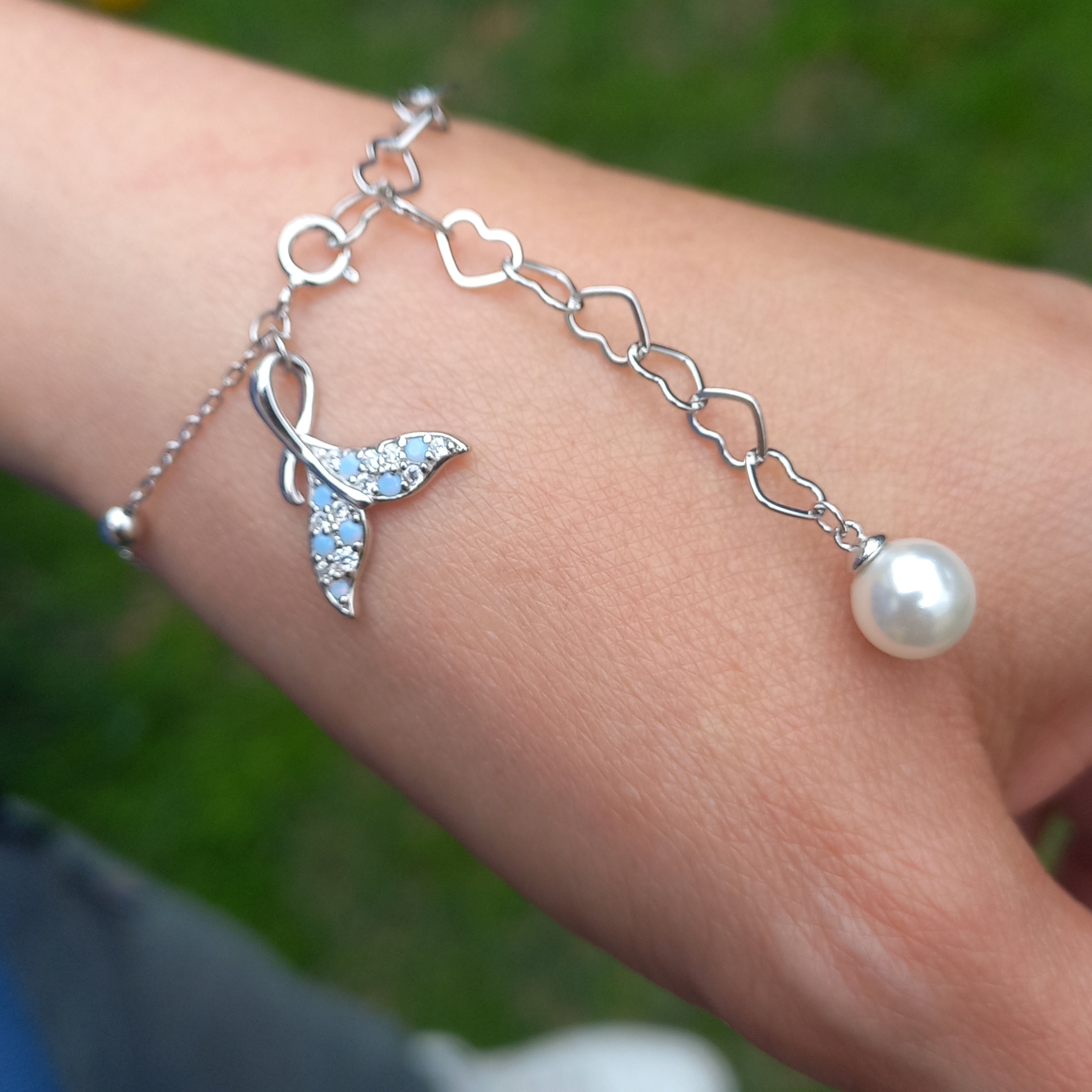 Pulsera Corazones con Cola de Ballena de Plata.