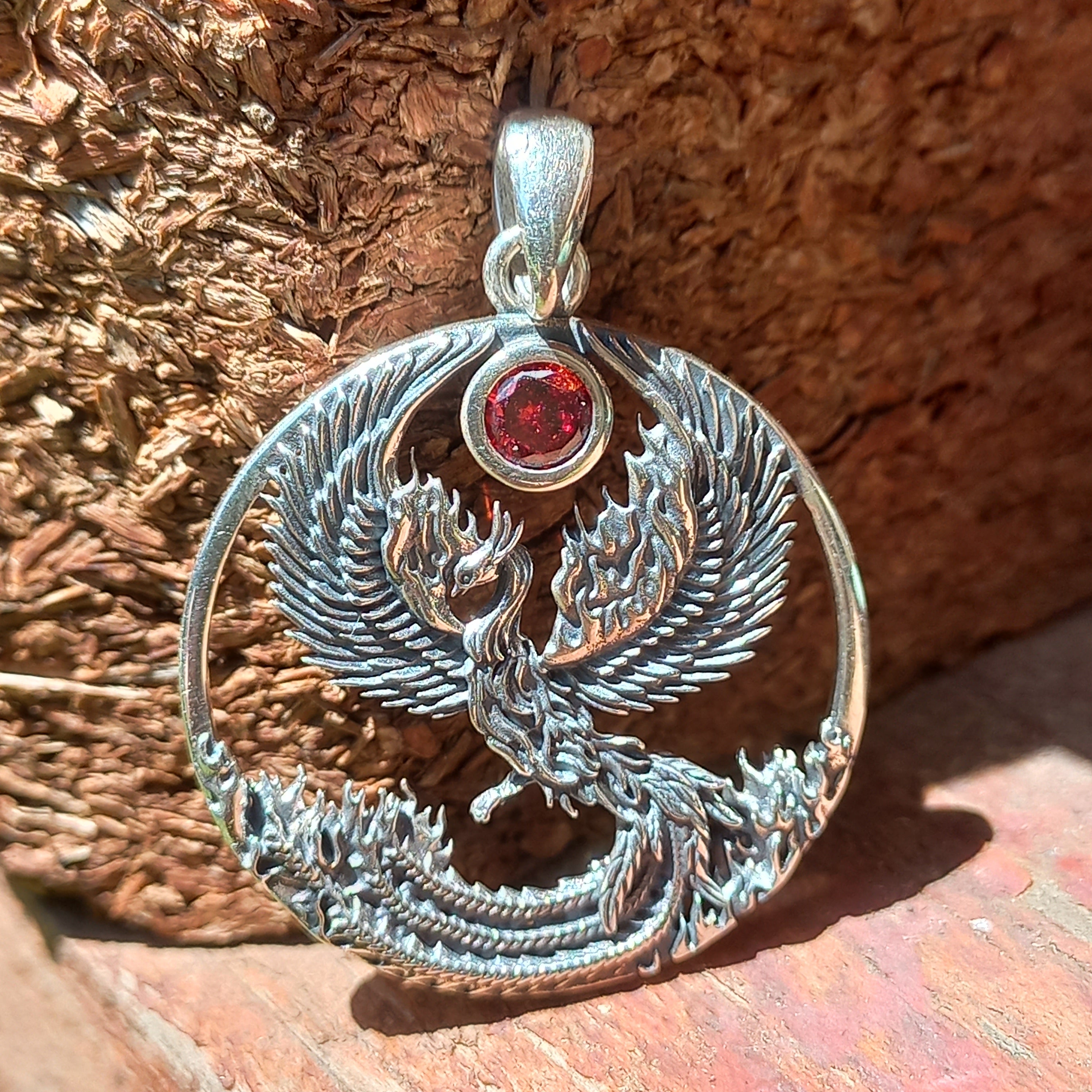 Colgante Ave Fénix con Cadena de Plata 50 cm. y Piedra.