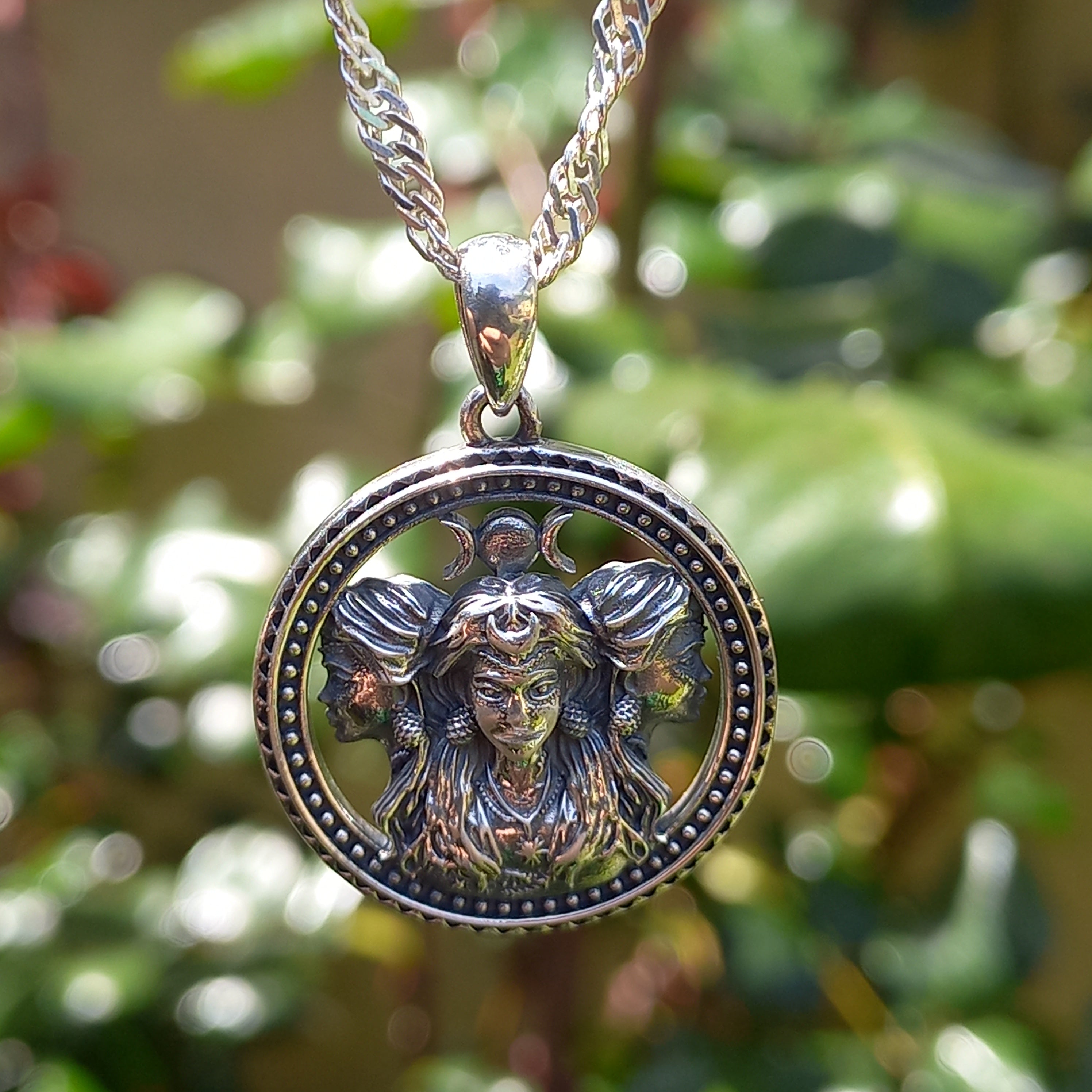 Colgante Triple Diosa con Cadena de Plata 50 cm.