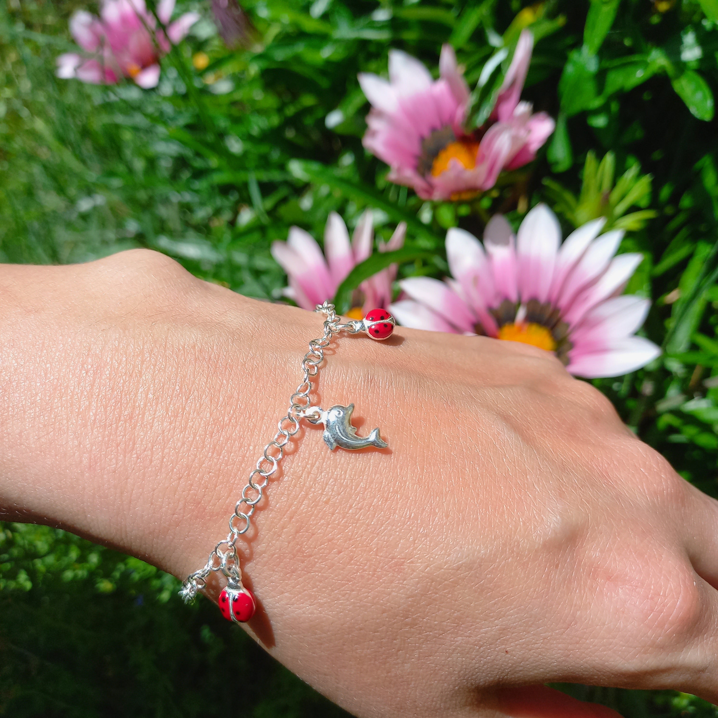 Pulsera de Chinita con Delfines de Plata.