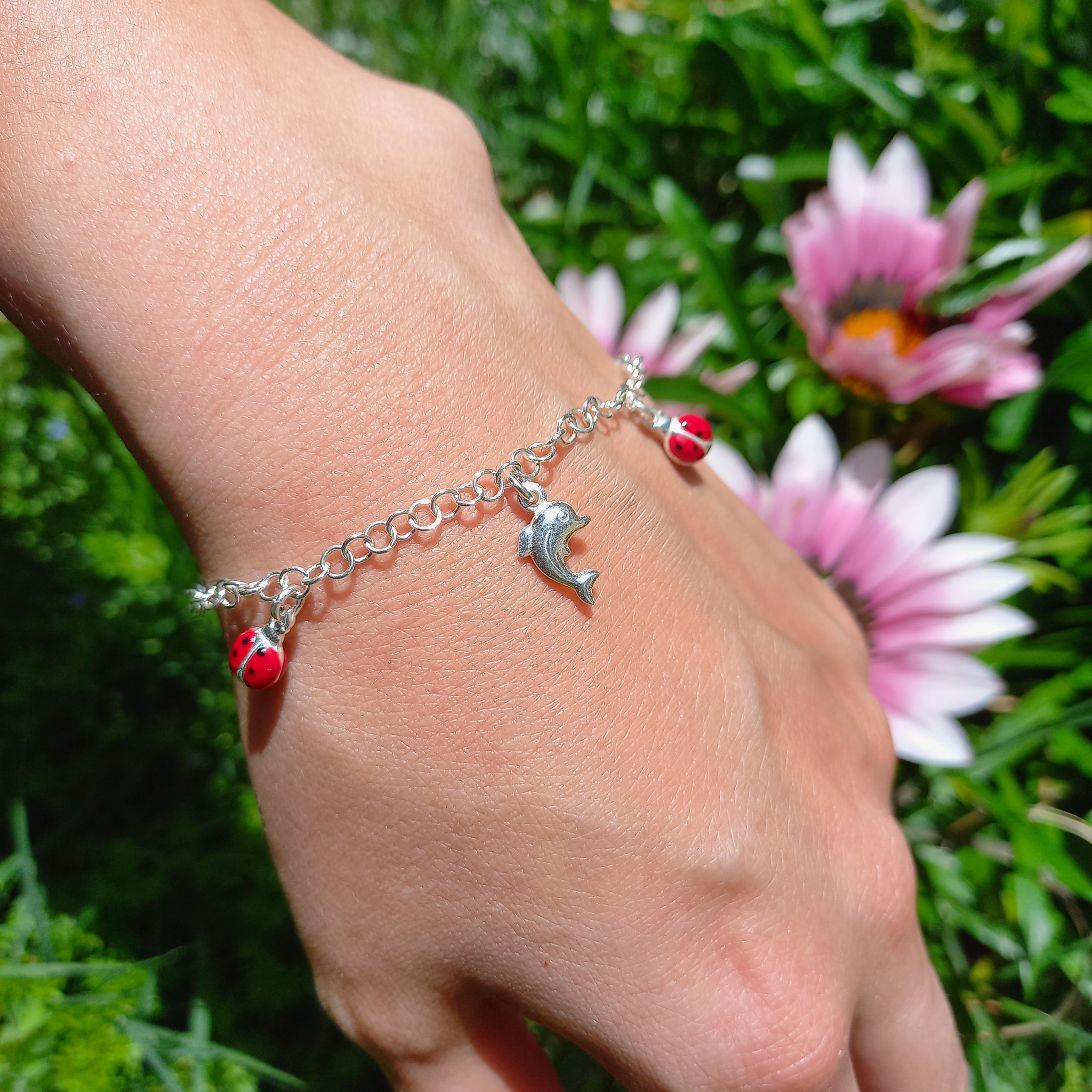 Pulsera de Chinita con Delfines de Plata.