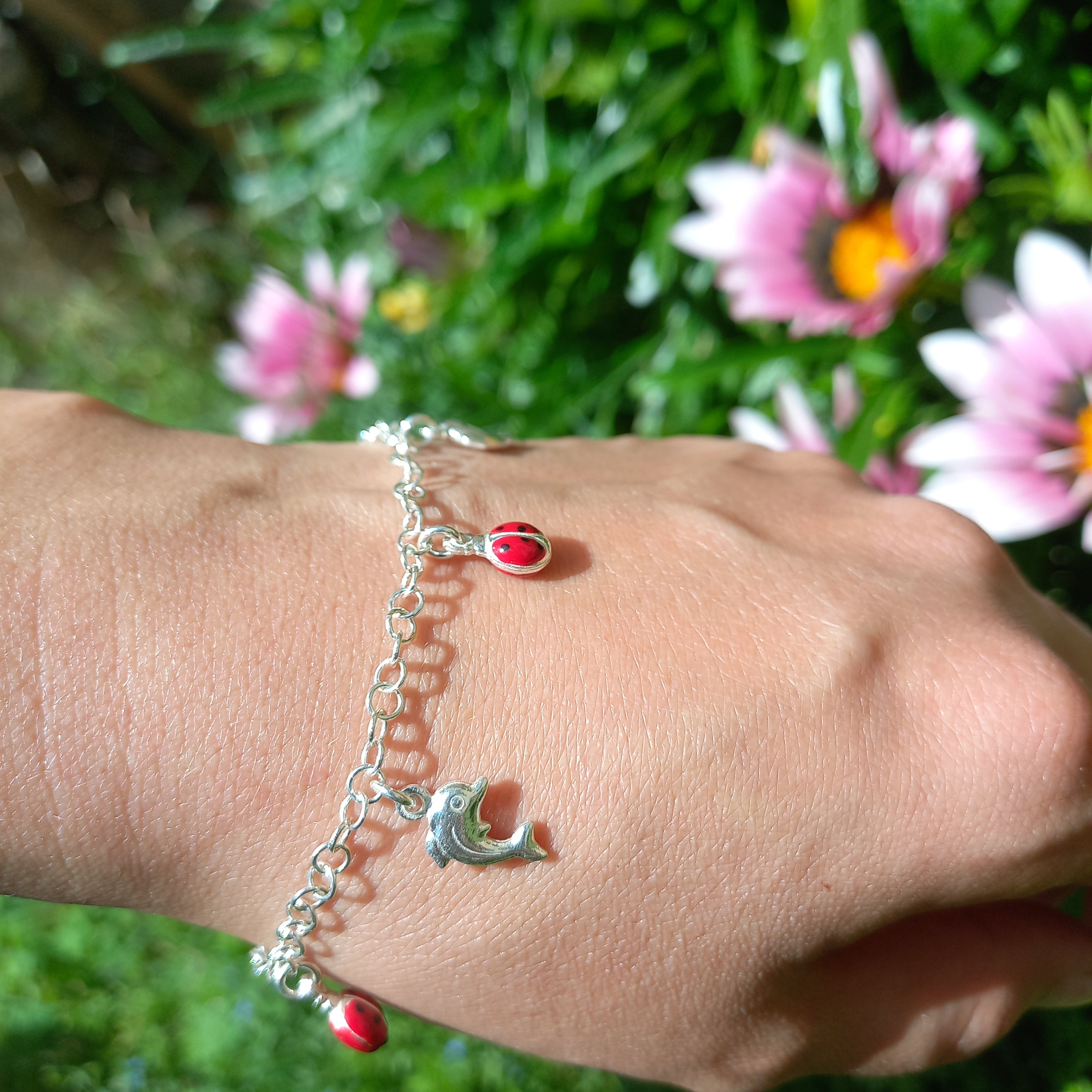 Pulsera de Chinita con Delfines de Plata.