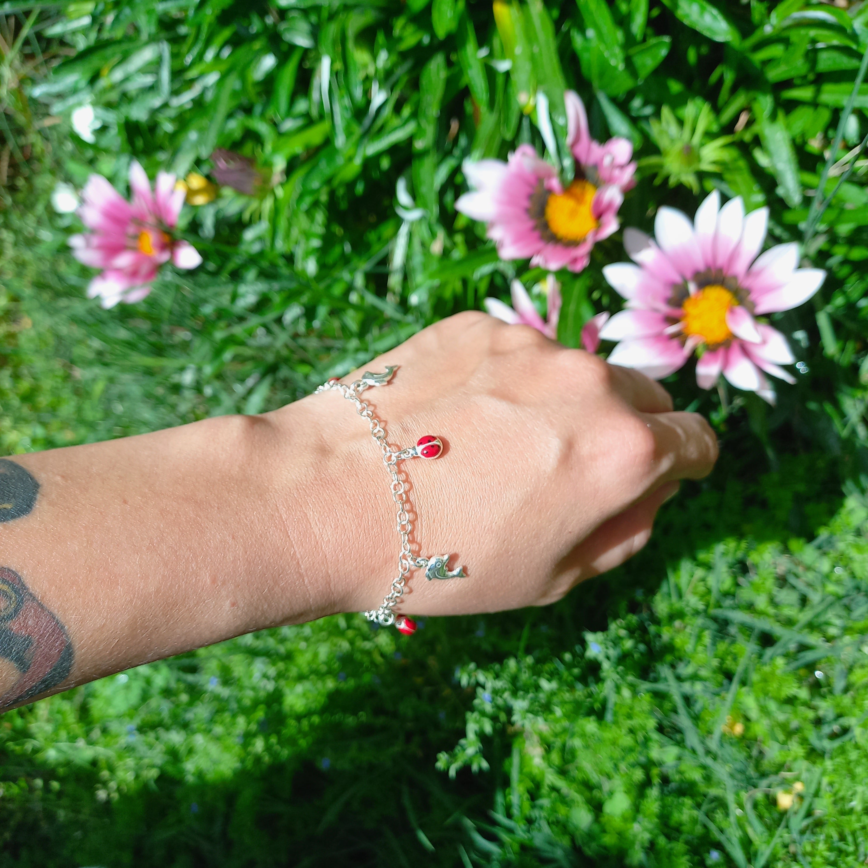 Pulsera de Chinita con Delfines de Plata.