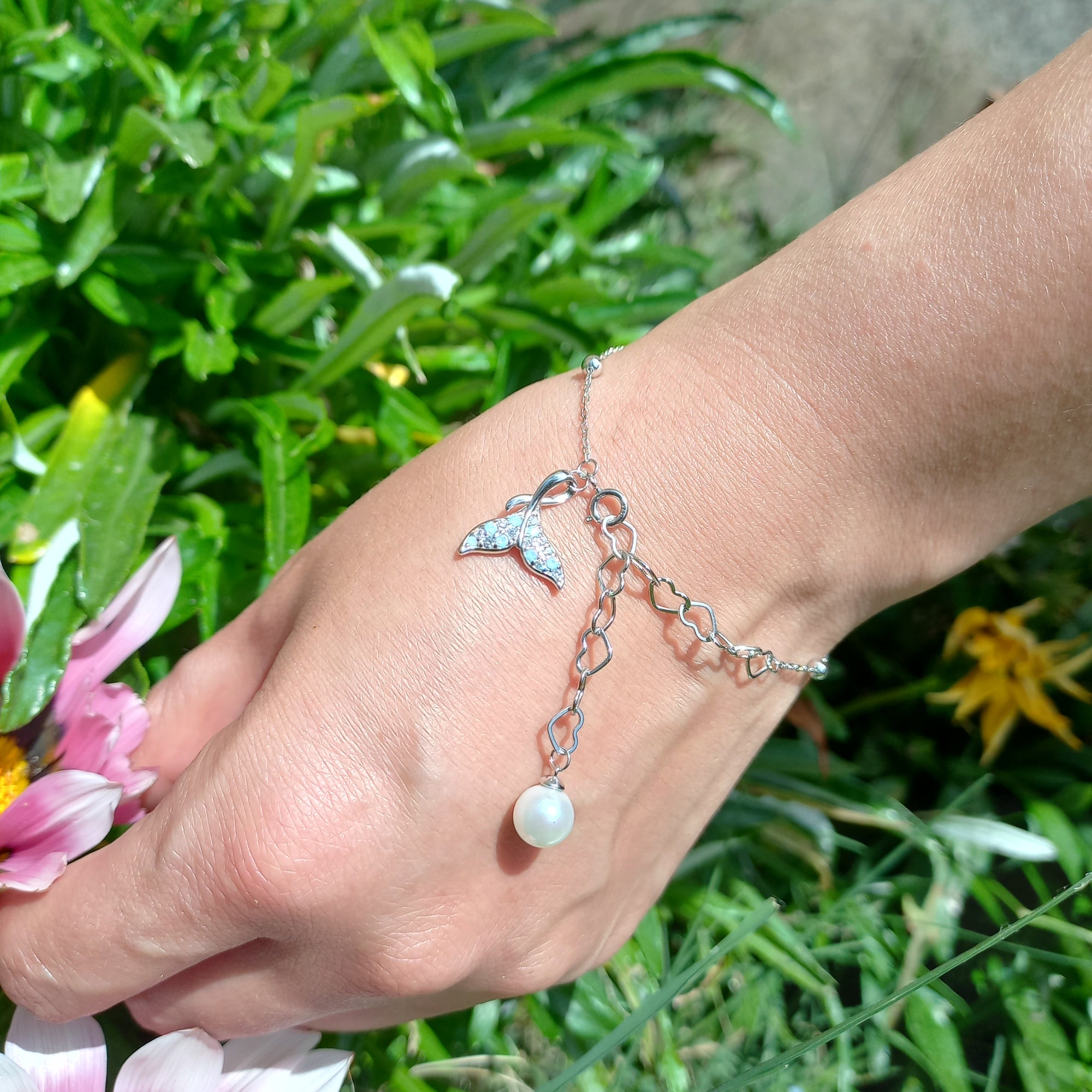 Pulsera Corazones con Cola de Ballena de Plata.