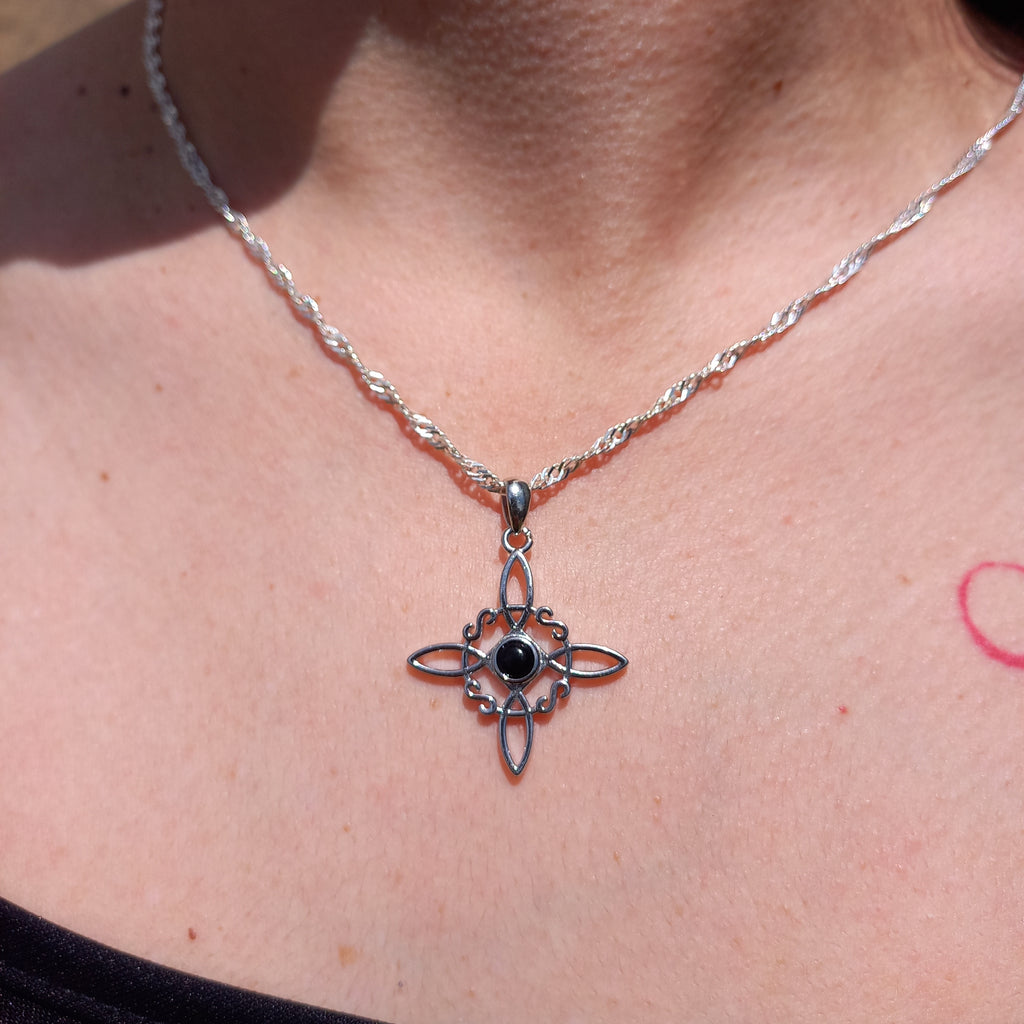 Colgante Nudo de Bruja con Cadena de Plata 50 cm. y Obsidiana.