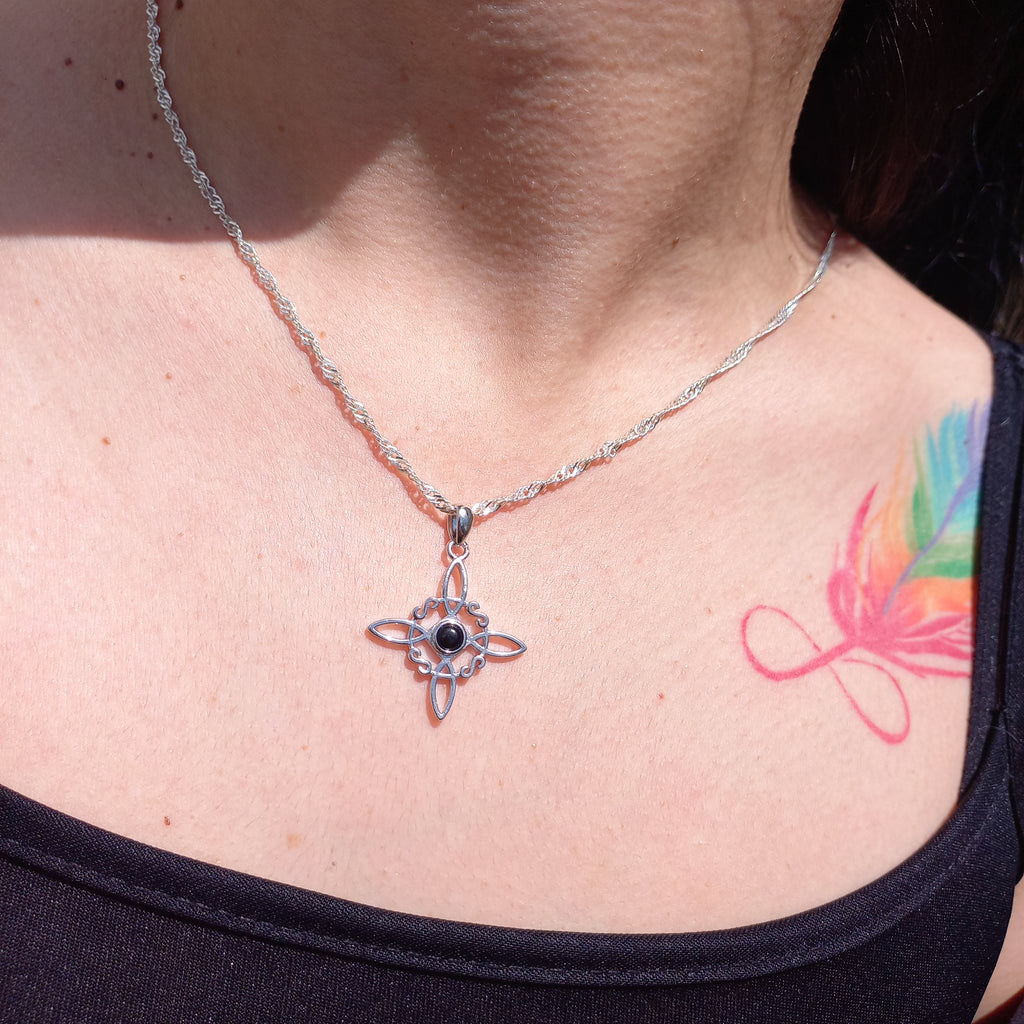 Colgante Nudo de Bruja con Cadena de Plata 50 cm. y Obsidiana.