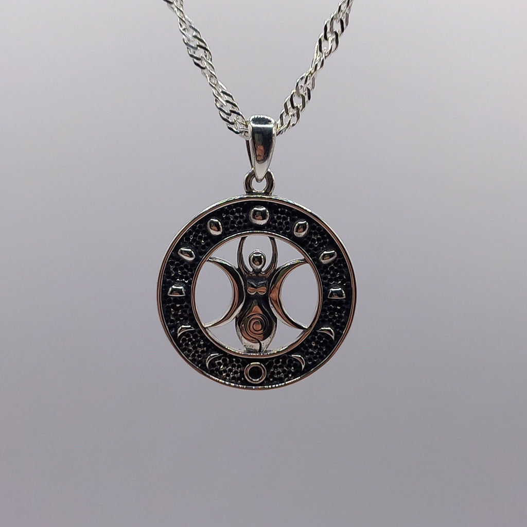 Colgante Hécate con  fase Lunar y Cadena de Plata 50 cm.