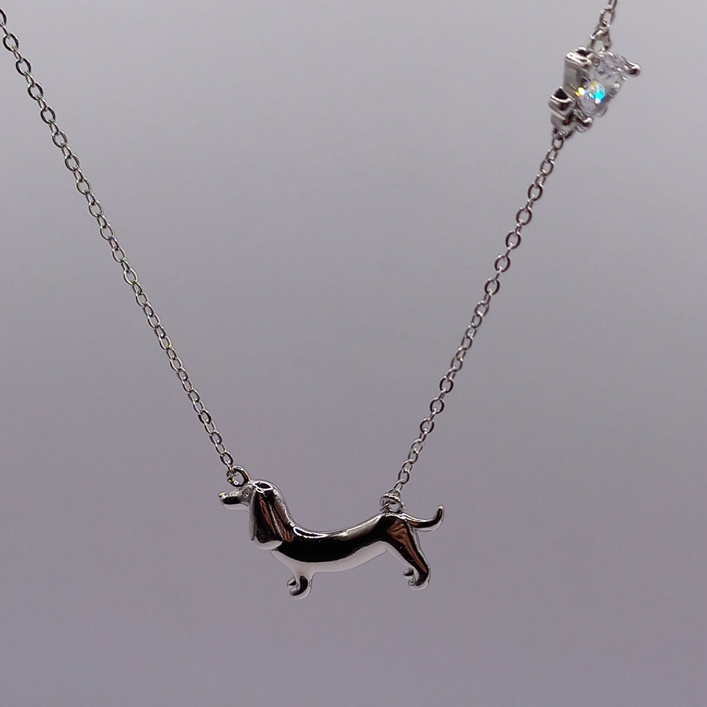 Collar Dachshund de Plata con Circonita.