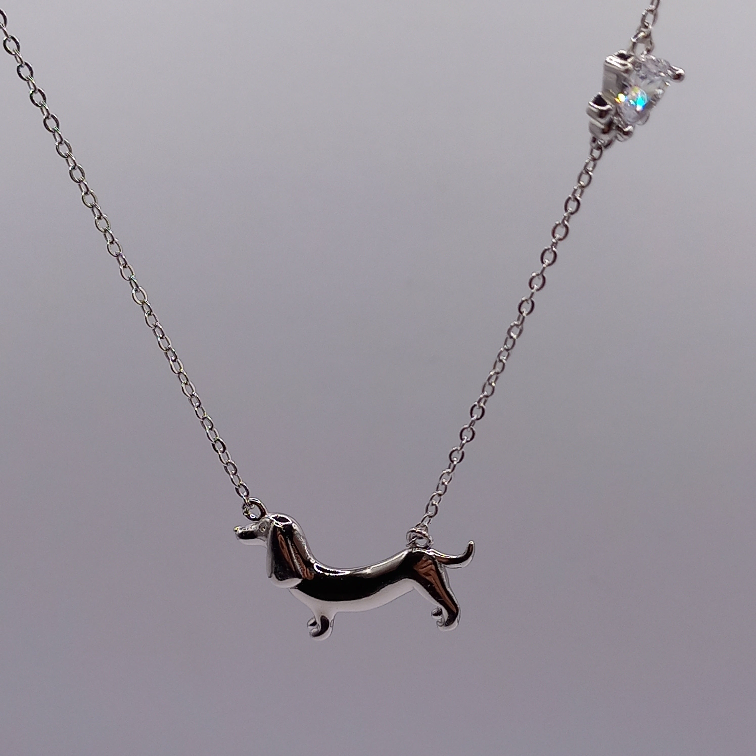 Collar Dachshund de Plata con Circonita.