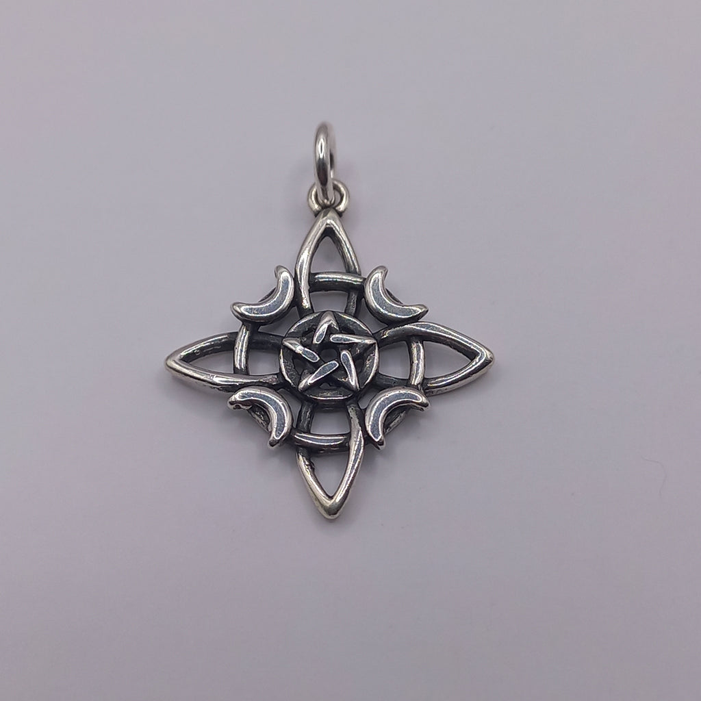 Colgante Nudo de Bruja con Cadena de Plata 50 cm.