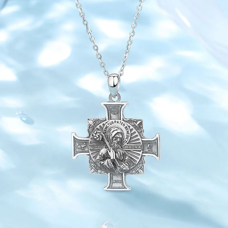 Colgante San Benito Joyería Vintage de Plata.
