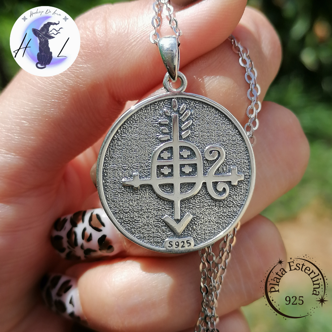Colgante Santa Muerte Con Sigilo De Plata.