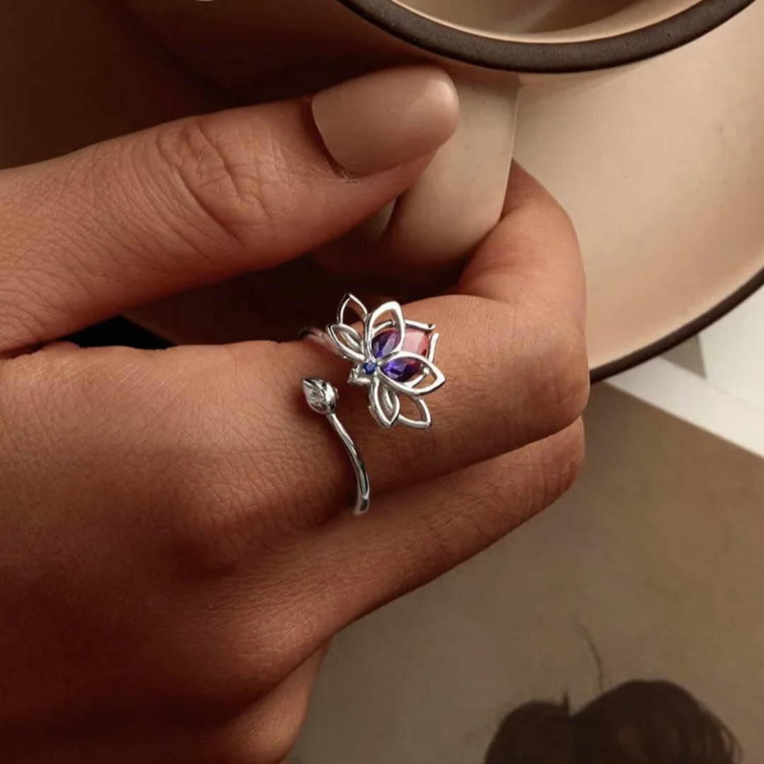 Anillo o Charm Flor de Loto con Cristal Purpura de Plata.