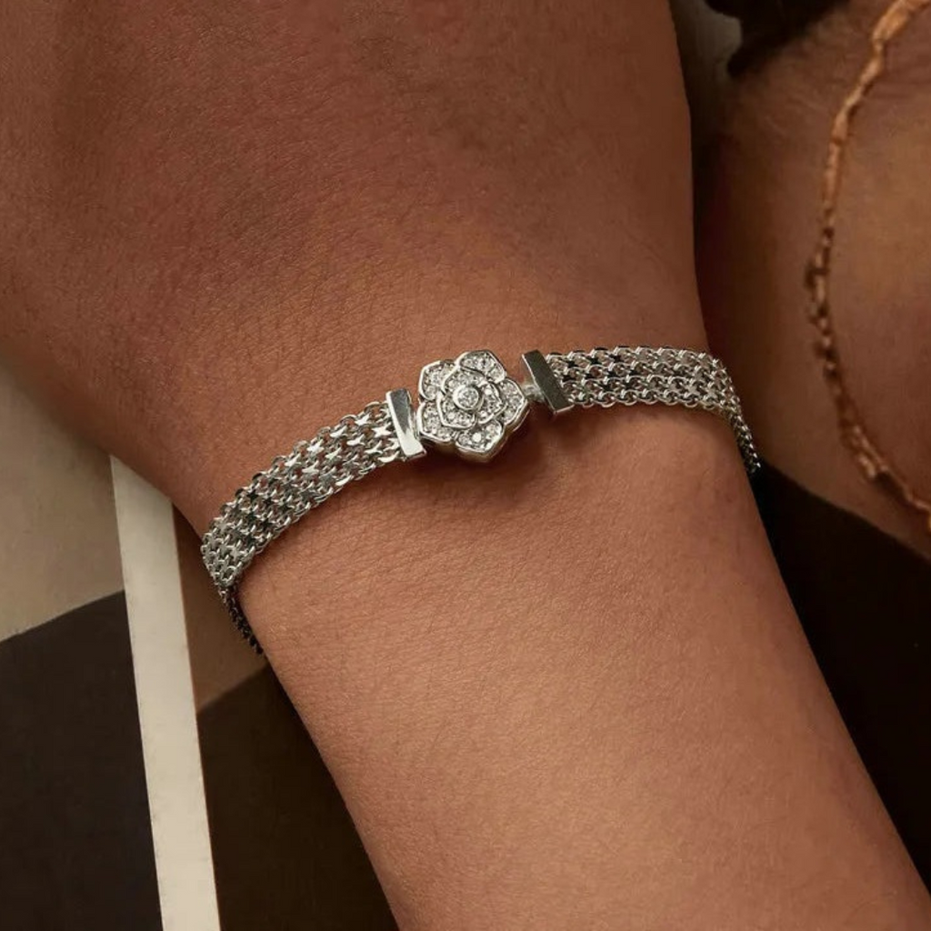 Pulsera o Brazalete Ancho con Flor de Plata.
