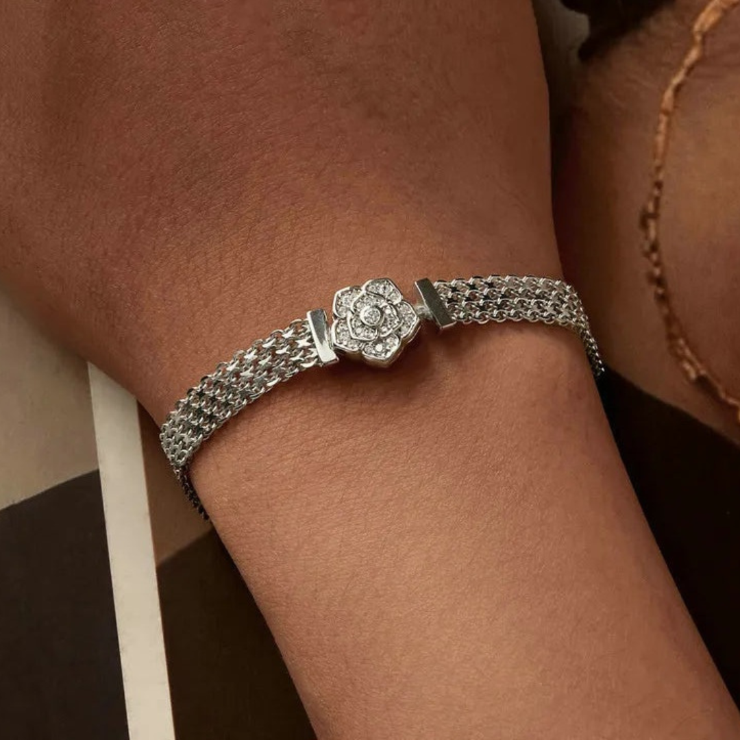 Pulsera o Brazalete Ancho con Flor de Plata.
