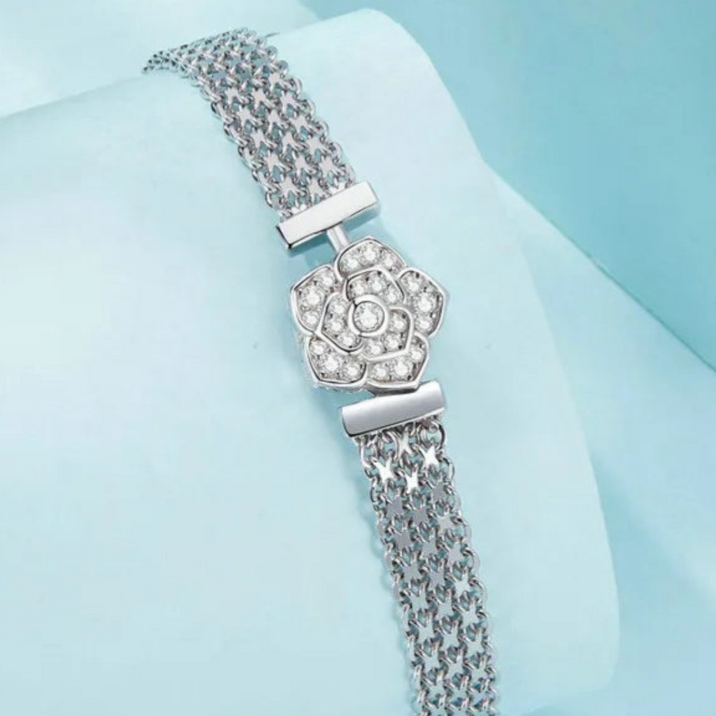 Pulsera o Brazalete Ancho con Flor de Plata.