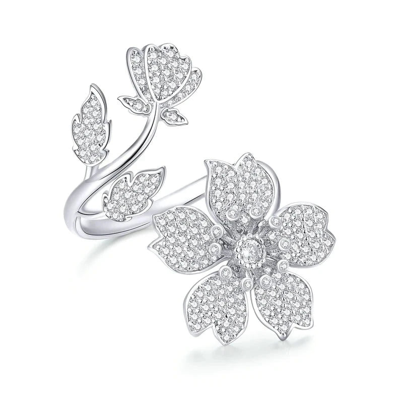 Anillo Ajustable De Flor De Sakura Con Circones De Plata.