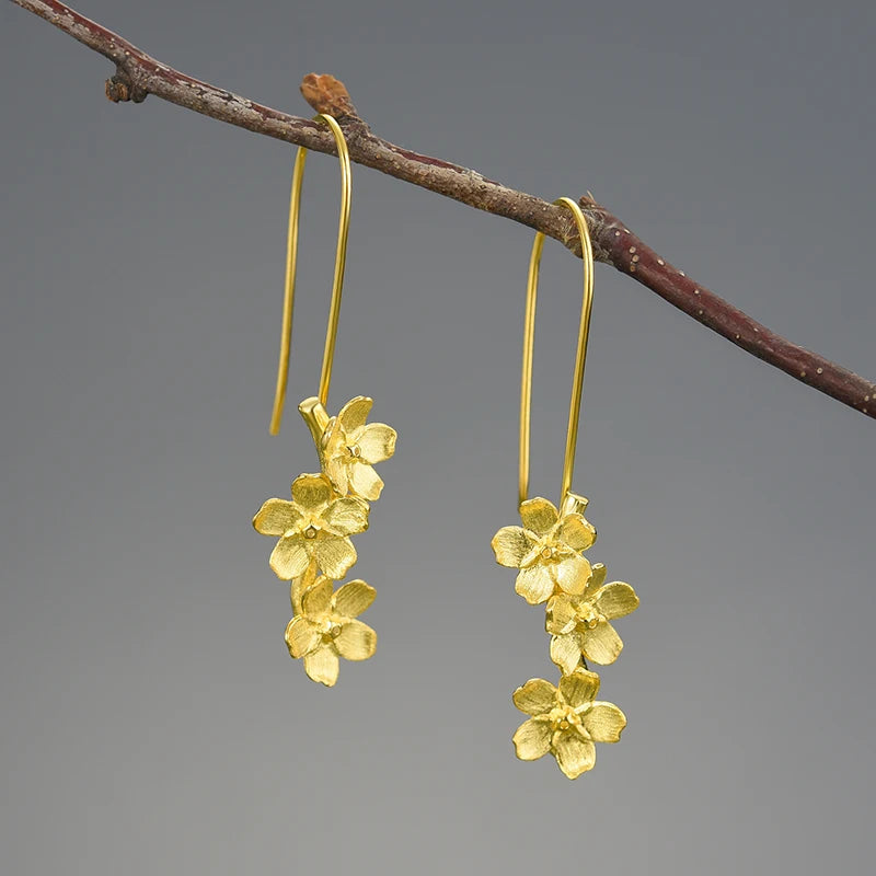 Aros Con Diseño De Flores Colgantes De Plata.